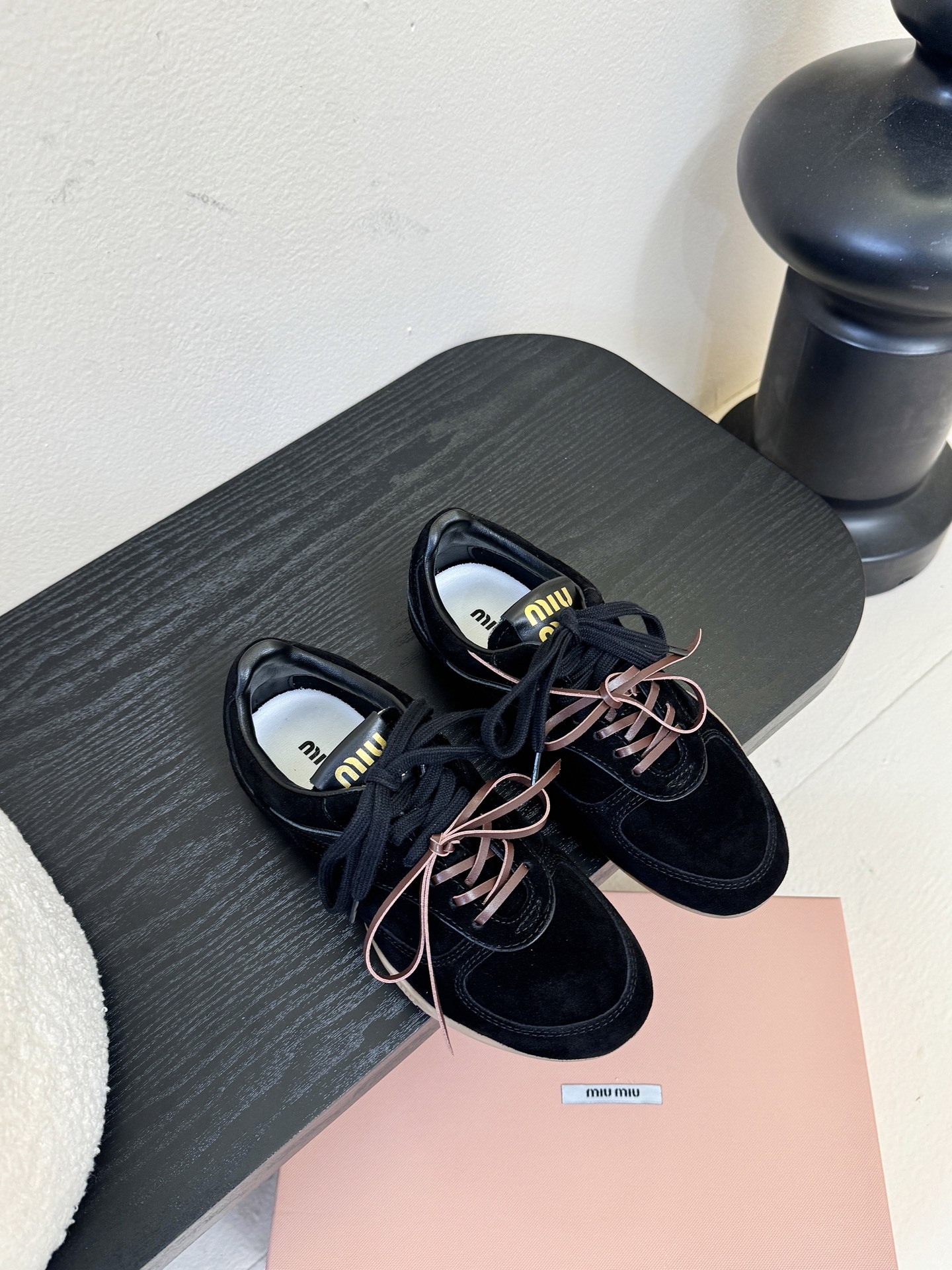 NO:561586,miumiu x New Balanc* sneakers, exclusive new colors, new mesh, I love it so much, double shoelace design, pay attention to the shoelaces!  !  The original version is navy blue, not black!  !  Stop looking at pictures and making prints!  So cool!  A new joint project with New Balance was exposed at the show. It is designed based on 530. The upper is made by Niu Jing and is very textured. The shoelaces use the recently popular double shoelaces. Size 35-40 (40 orders are not returned or exchanged), casual shoes/sports shoes, miumiu, sneakers19860909miumiu x New Balanc* 运动鞋 独家新增色 新增网面太爱了 双鞋带的设计 鞋带注意！！原版是藏蓝色不是黑色！！杜绝看图打版！酷毙了！大秀上曝光了与New Balance 的全新联名企划 以530为蓝本设计 鞋面牛京打造十分有质感 鞋带采用了最近很流行的双鞋带 Size 35-40 (40订做不退换）,休闲鞋/运动鞋,miumiu,sneakers,Women's Shoes