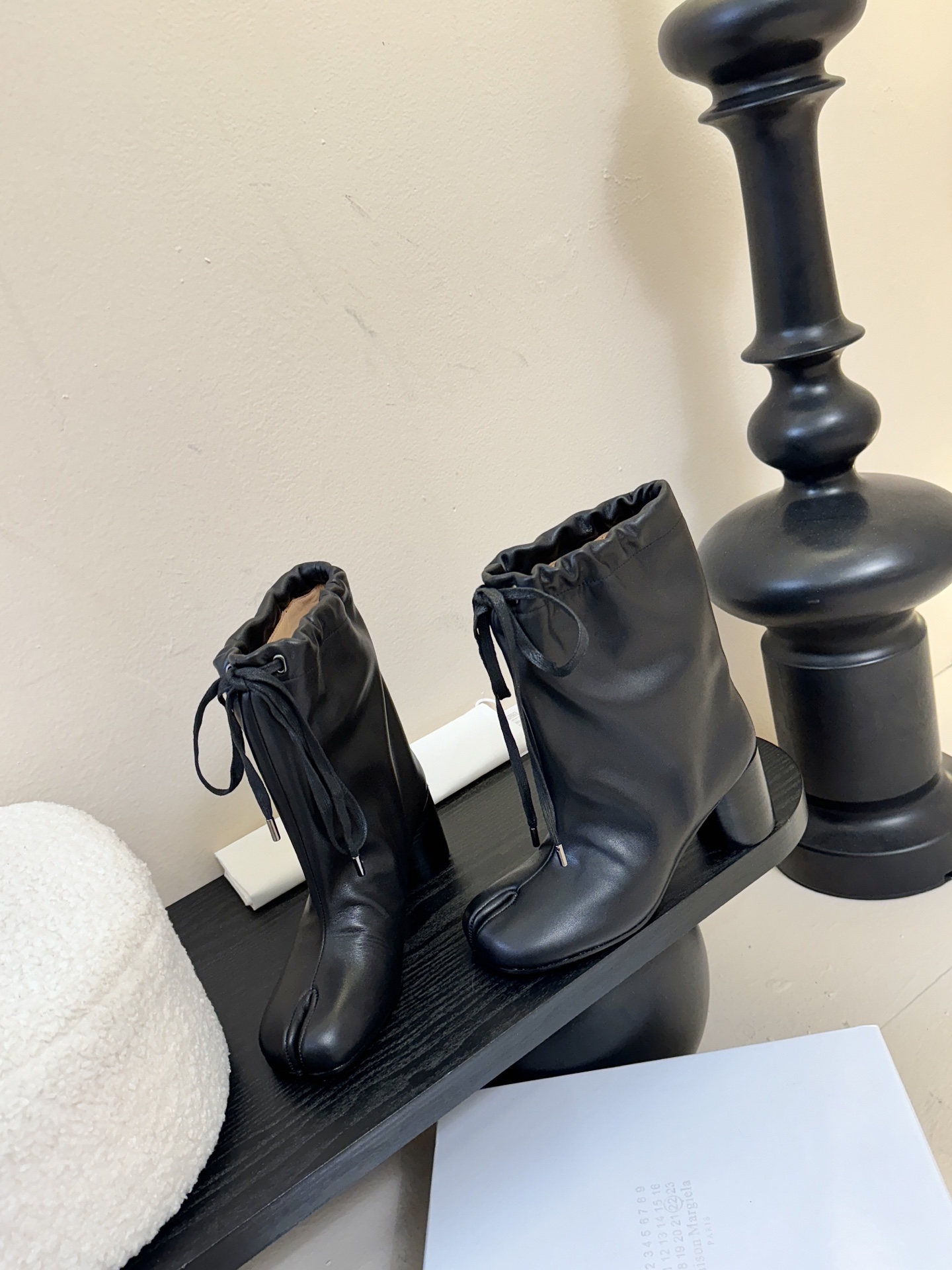 Maison Margiela* 抽绳靴✔️ 顶级版本 新款抽绳靴把我美晕 靴筒抽绳设计可自行调节宽度 