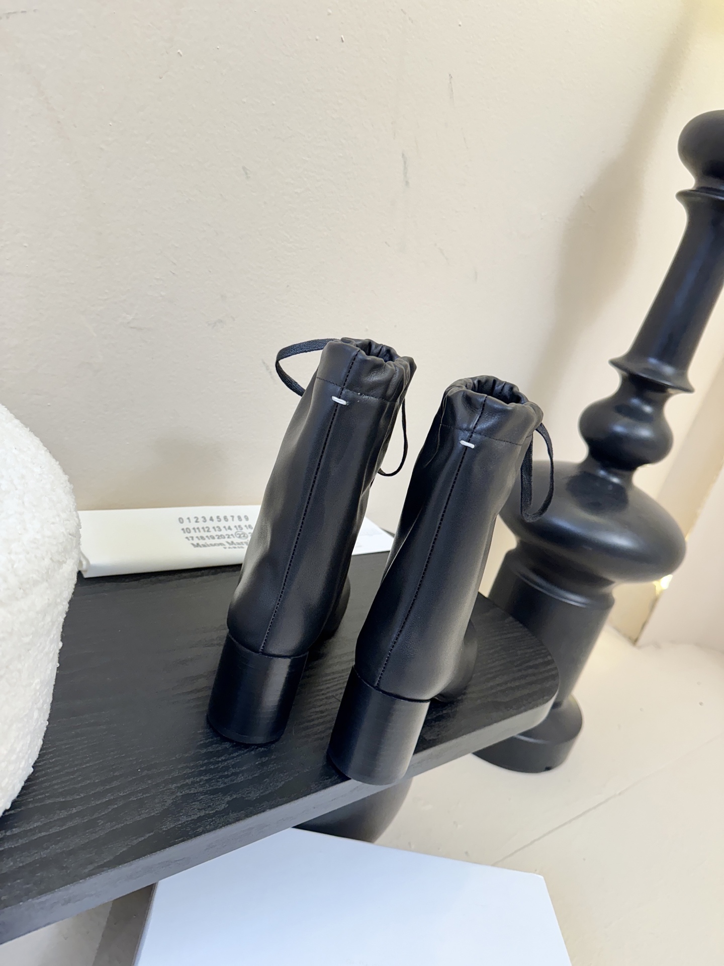 Maison Margiela* 抽绳靴✔️ 顶级版本 新款抽绳靴把我美晕 靴筒抽绳设计可自行调节宽度 