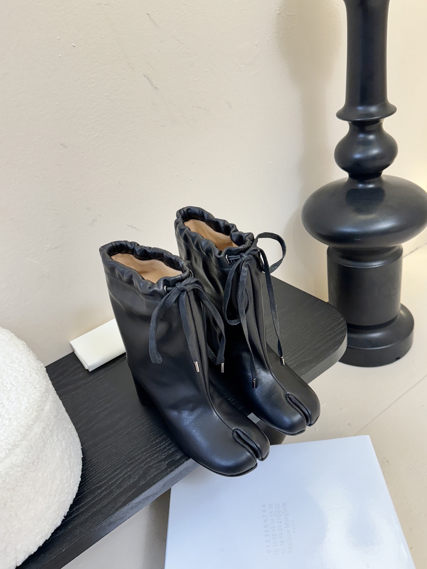 Maison Margiela* 抽绳靴✔️ 顶级版本 新款抽绳靴把我美晕 靴筒抽绳设计可自行调节宽度 