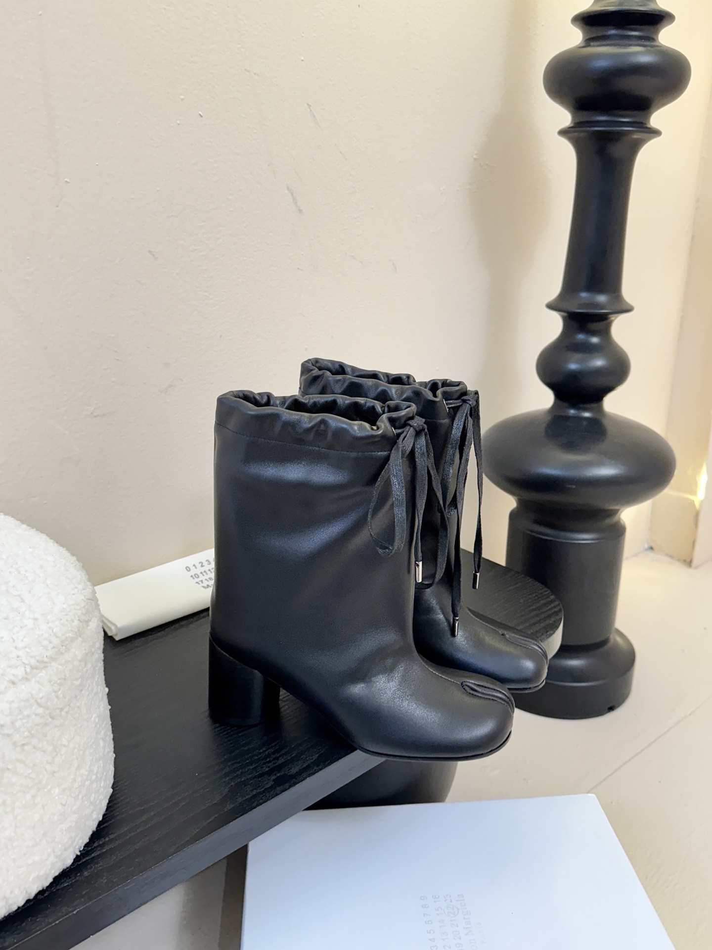 Maison Margiela* 抽绳靴✔️ 顶级版本 新款抽绳靴把我美晕 靴筒抽绳设计可自行调节宽度 