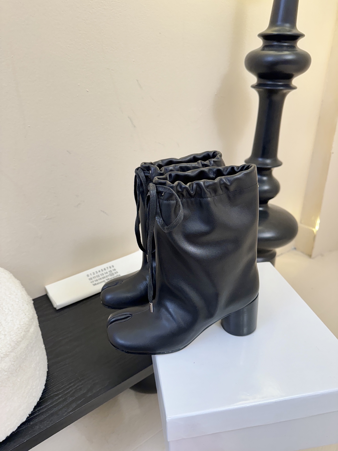 Maison Margiela* 抽绳靴✔️ 顶级版本 新款抽绳靴把我美晕 靴筒抽绳设计可自行调节宽度 