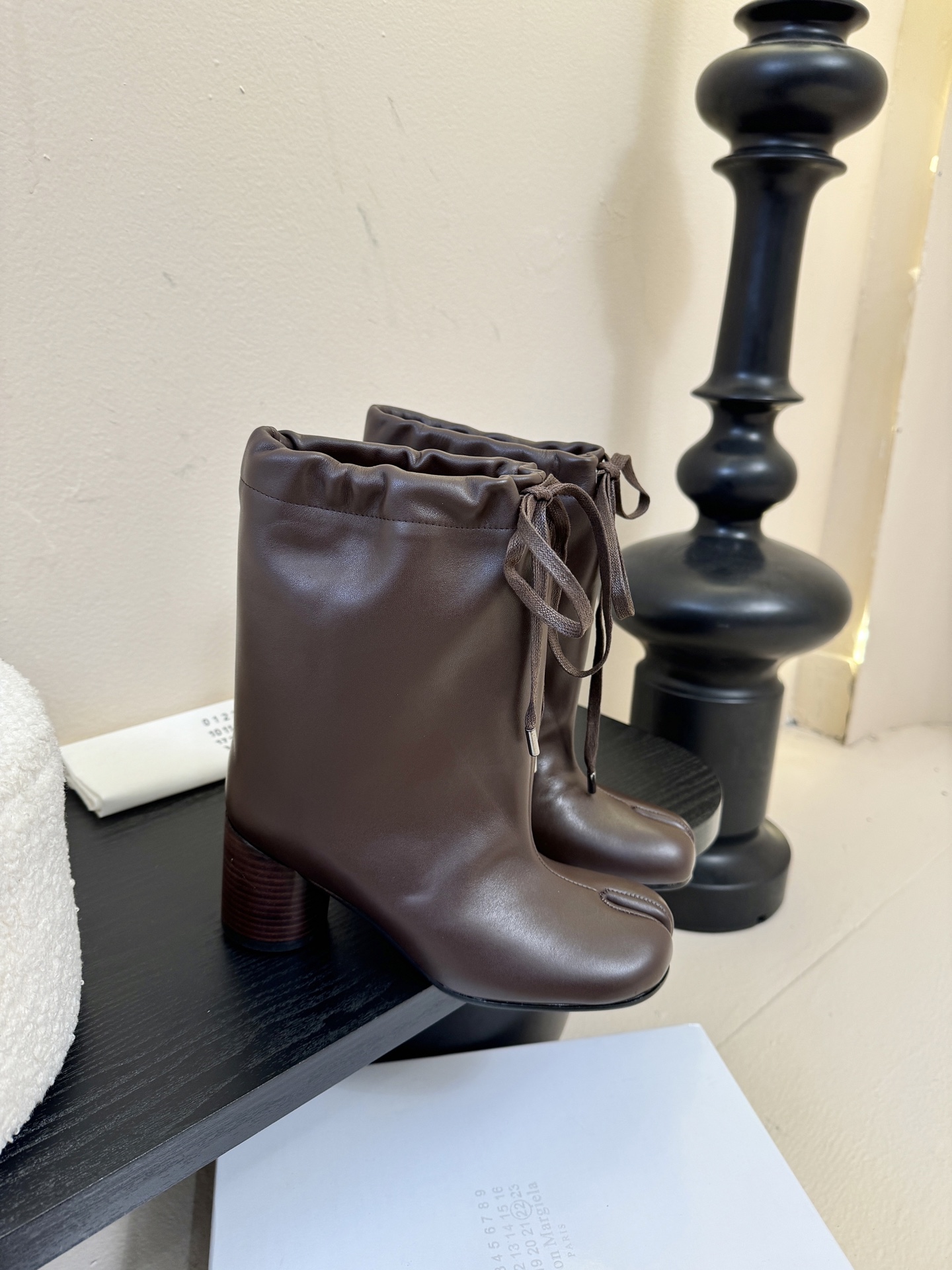 Maison Margiela* 抽绳靴✔️ 顶级版本 新款抽绳靴把我美晕 靴筒抽绳设计可自行调节宽度 