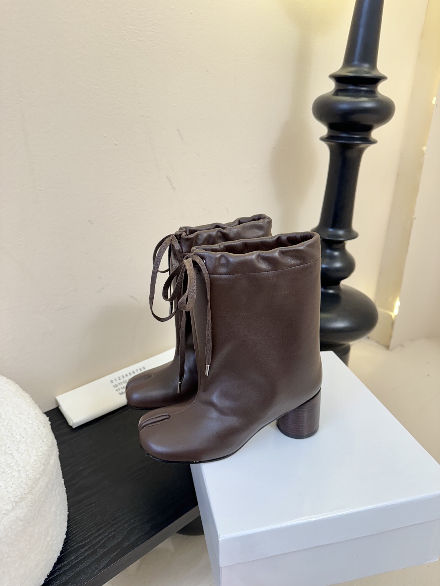 Maison Margiela* 抽绳靴✔️ 顶级版本 新款抽绳靴把我美晕 靴筒抽绳设计可自行调节宽度 