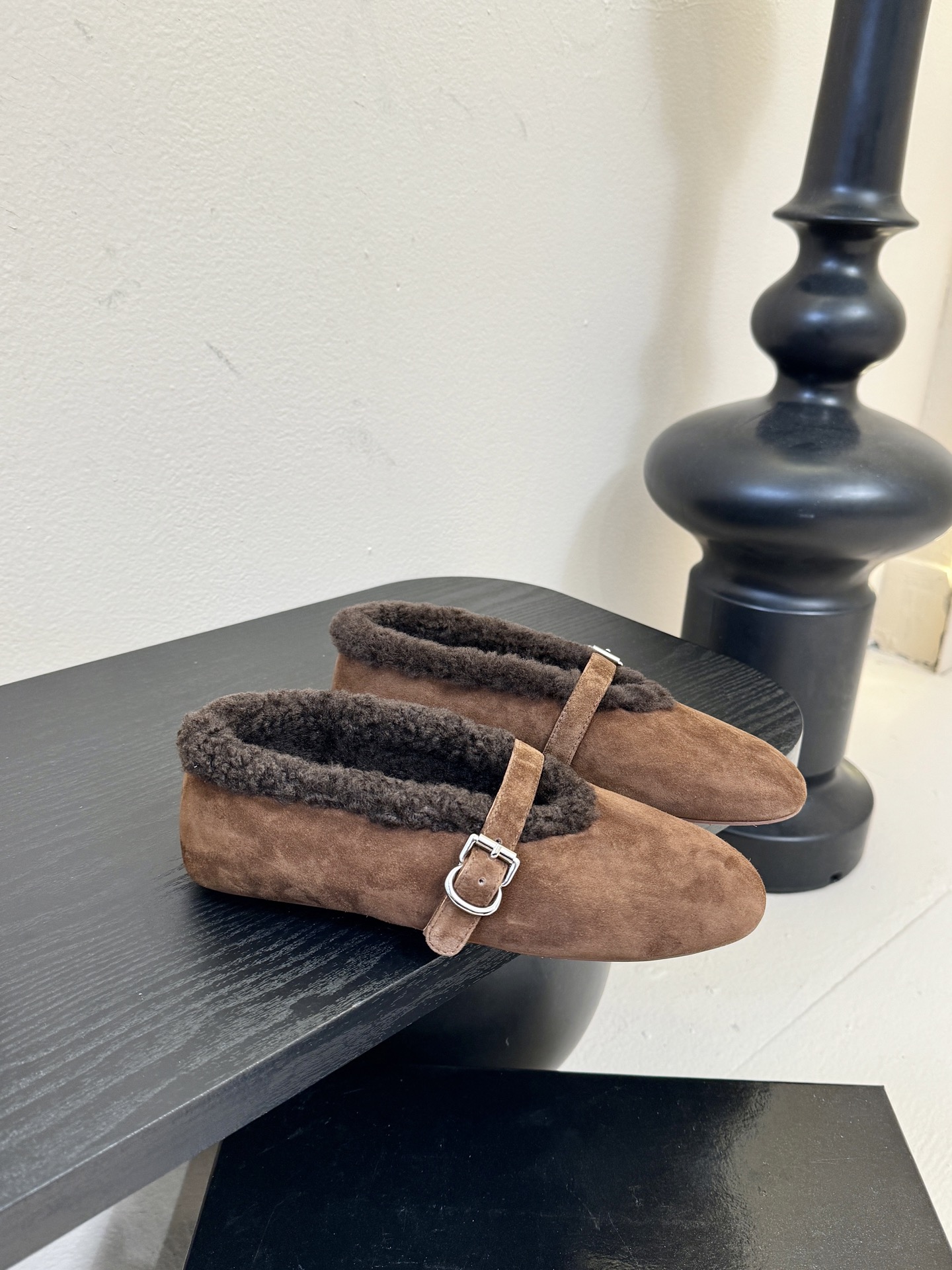 原包装ALAIA 阿莱亚秋冬天真的要来咯！羊羔绒鞋～Alaia奶呼呼的秋冬单品，是谁还没有拥有#Alai