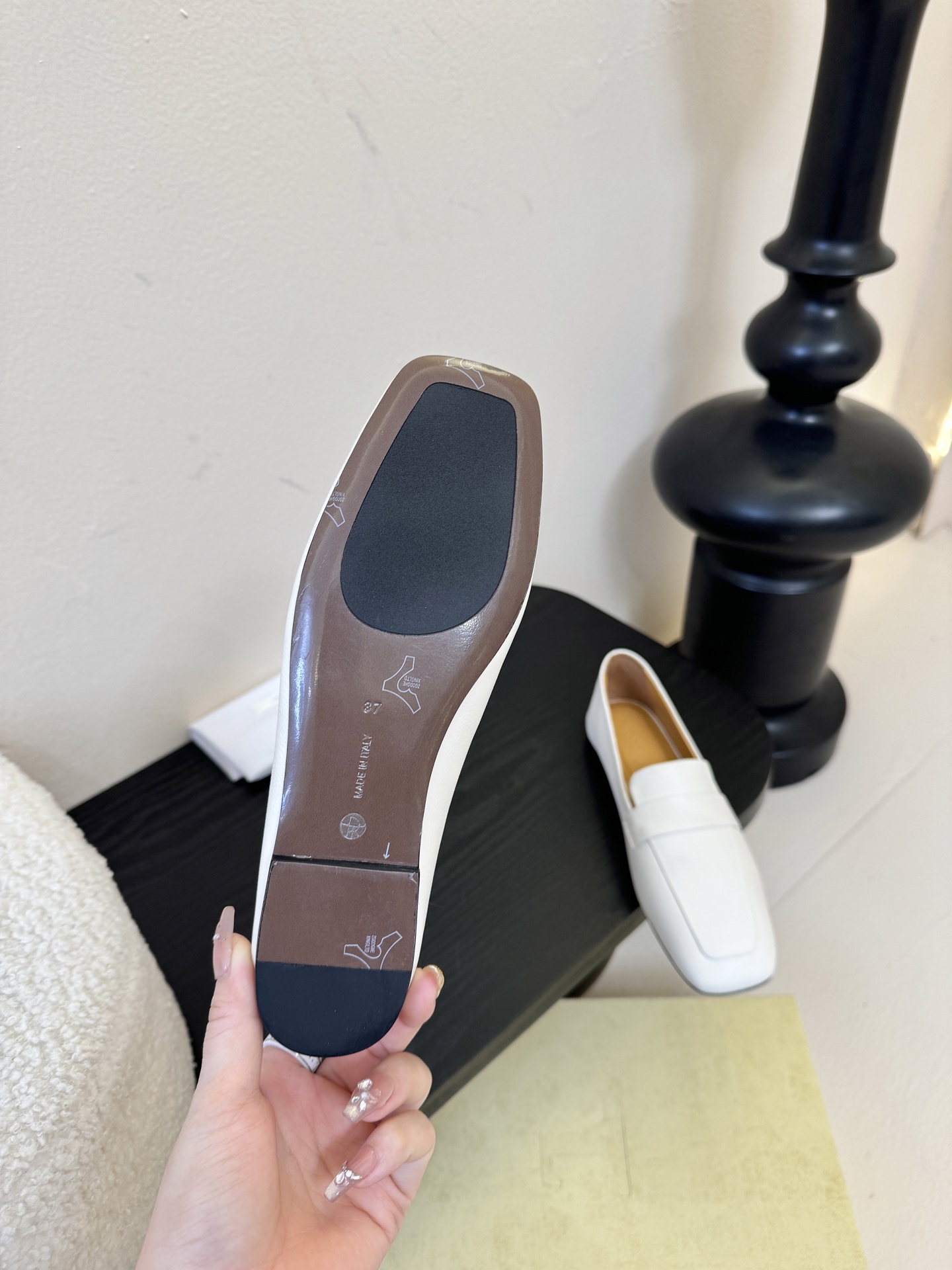 𝐓𝐇𝐄 𝐑𝐎𝐖#新款方头浅口穆勒牛皮单鞋说到极简风格，Row家的设计总是让人信赖，简单又舒适，不管你怎么