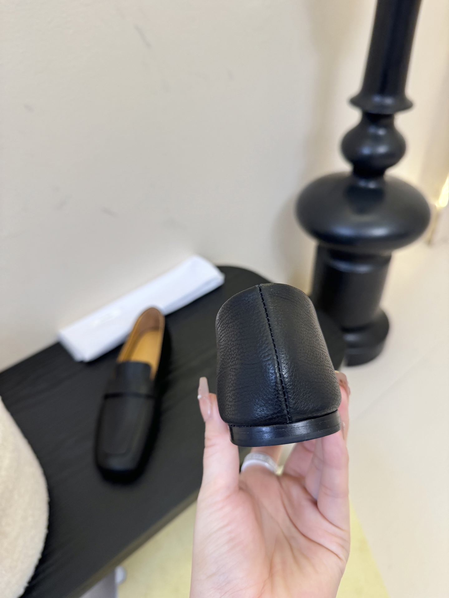 𝐓𝐇𝐄 𝐑𝐎𝐖#新款方头浅口穆勒牛皮单鞋说到极简风格，Row家的设计总是让人信赖，简单又舒适，不管你怎么