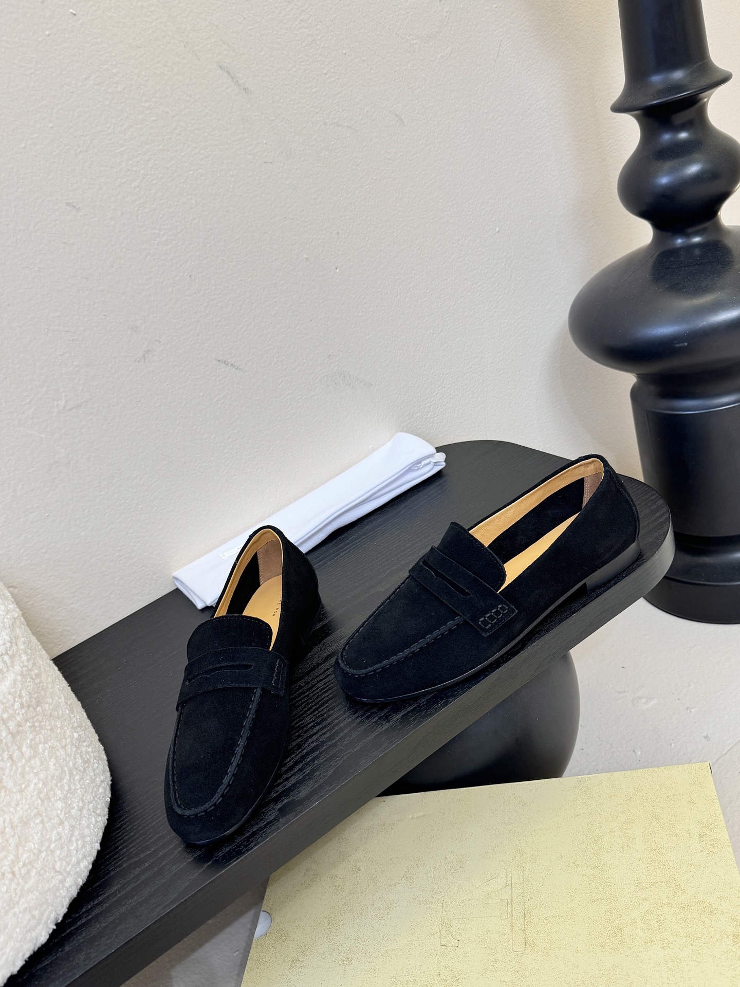 𝐓𝐇𝐄 𝐑𝐎𝐖#新款方头浅口穆勒牛皮单鞋说到极简风格，Row家的设计总是让人信赖，简单又舒适，不管你怎么