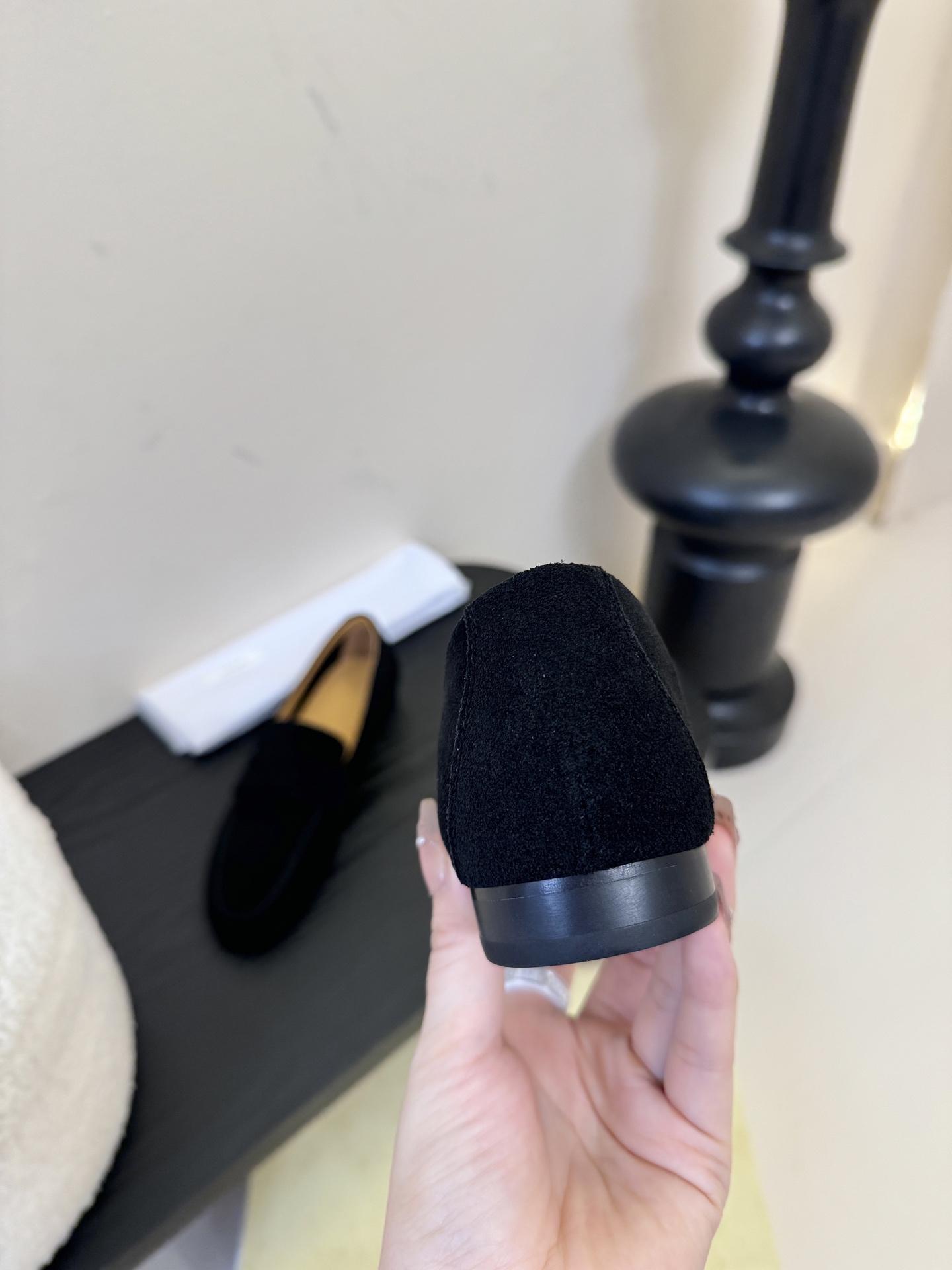 𝐓𝐇𝐄 𝐑𝐎𝐖#新款方头浅口穆勒牛皮单鞋说到极简风格，Row家的设计总是让人信赖，简单又舒适，不管你怎么