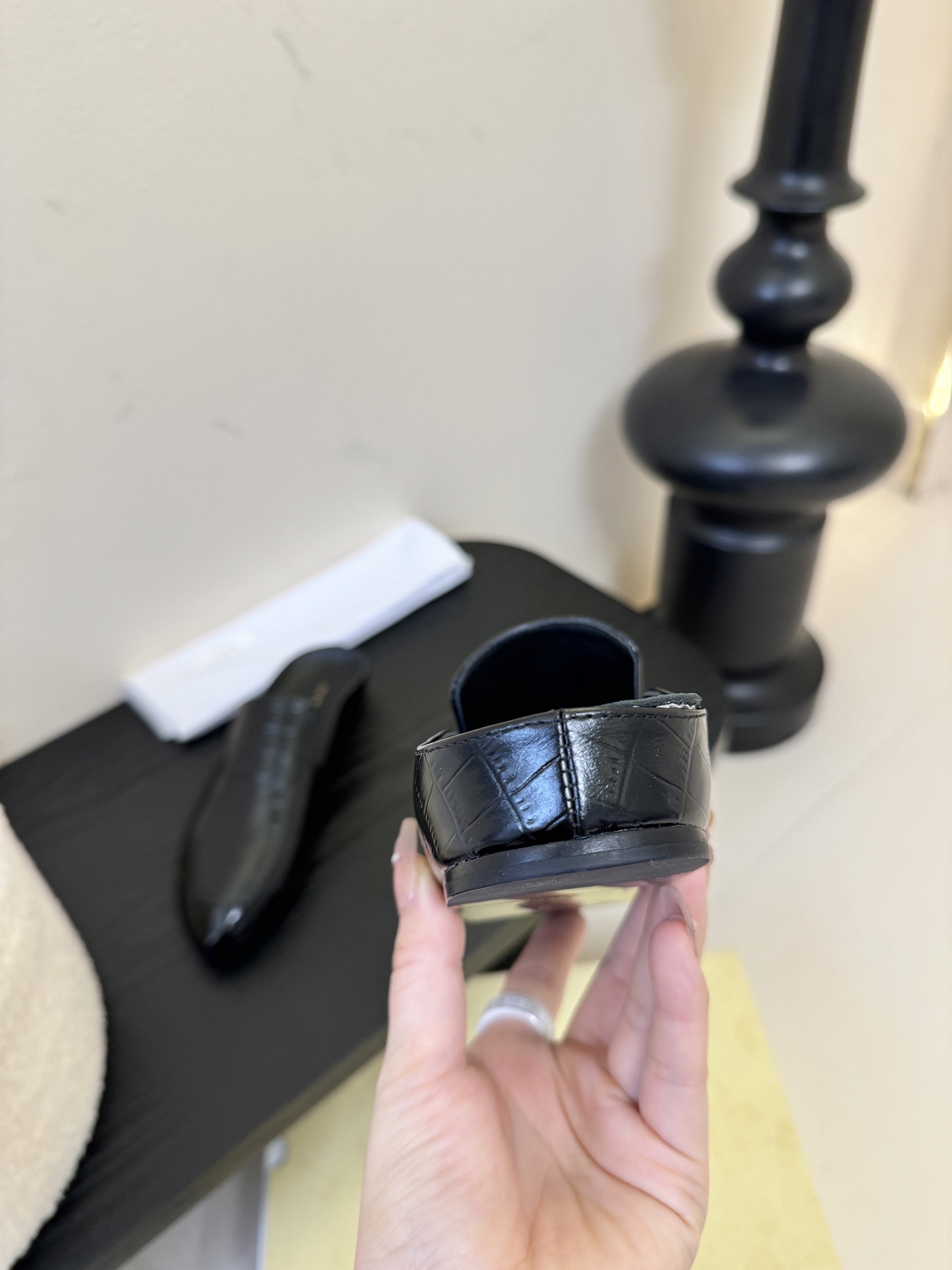 The Row新款罗马穆勒拖，第一眼看到这个鞋子就爱上了，带点复古味随性搭配性感迷人好看！一贯极简风格，