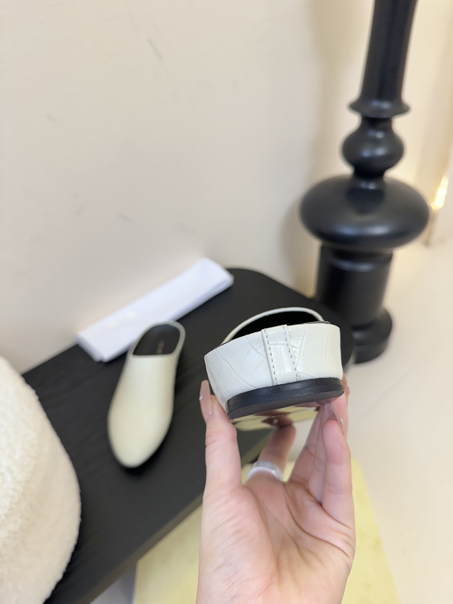 The Row新款罗马穆勒拖，第一眼看到这个鞋子就爱上了，带点复古味随性搭配性感迷人好看！一贯极简风格，