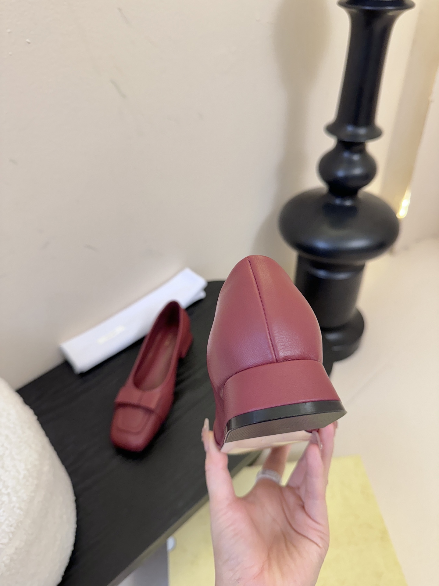 The Row 25ss 最新极简风 蝴蝶结一脚蹬深口单鞋这是一个用最好的材质来制作极简风的品牌，非常用