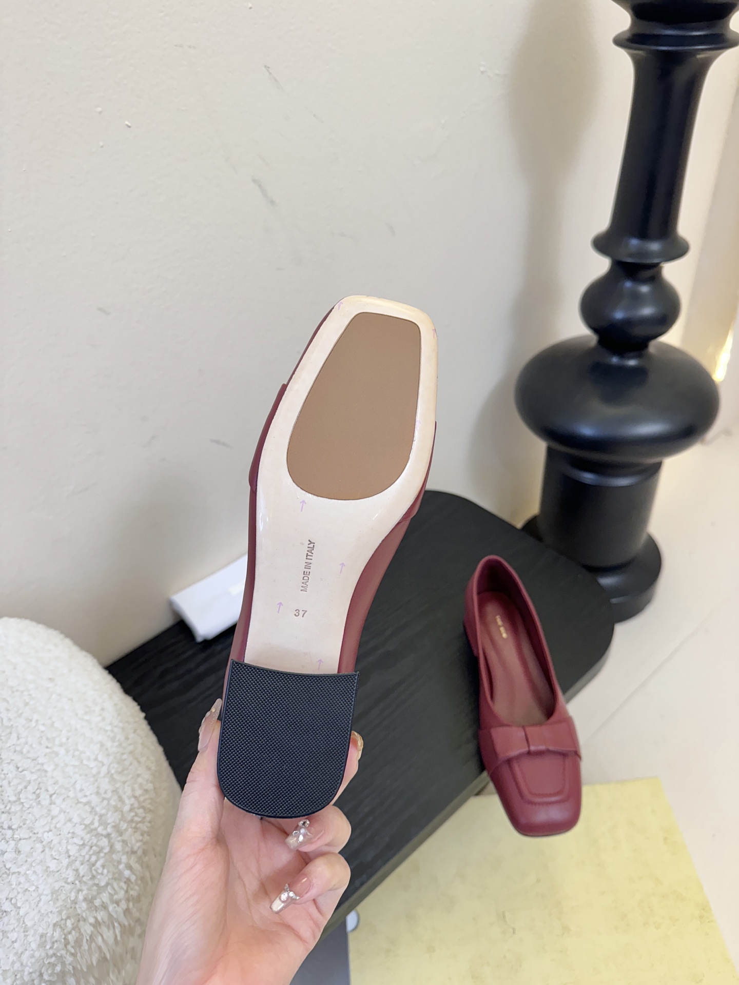 The Row 25ss 最新极简风 蝴蝶结一脚蹬深口单鞋这是一个用最好的材质来制作极简风的品牌，非常用