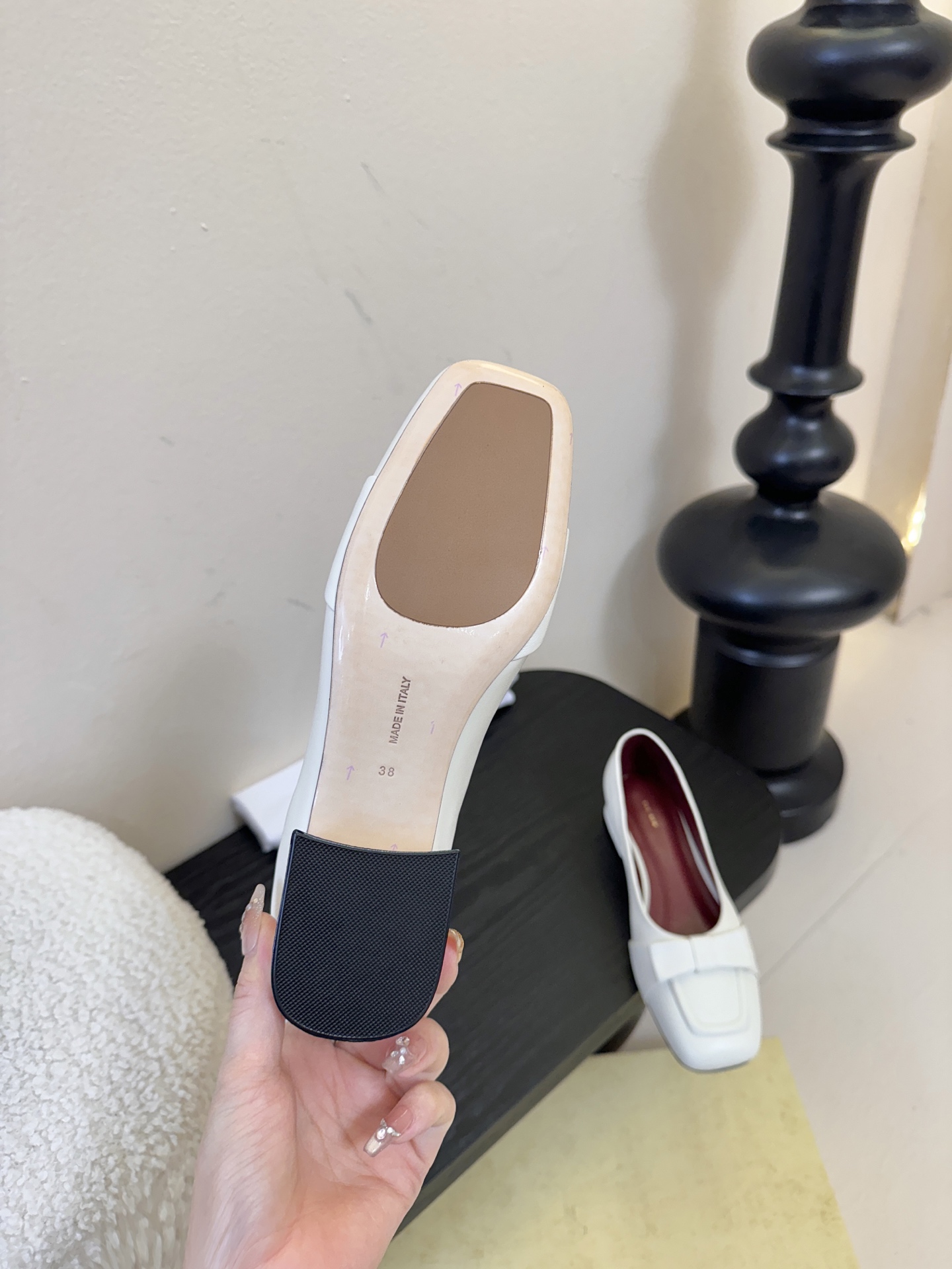 The Row 25ss 最新极简风 蝴蝶结一脚蹬深口单鞋这是一个用最好的材质来制作极简风的品牌，非常用