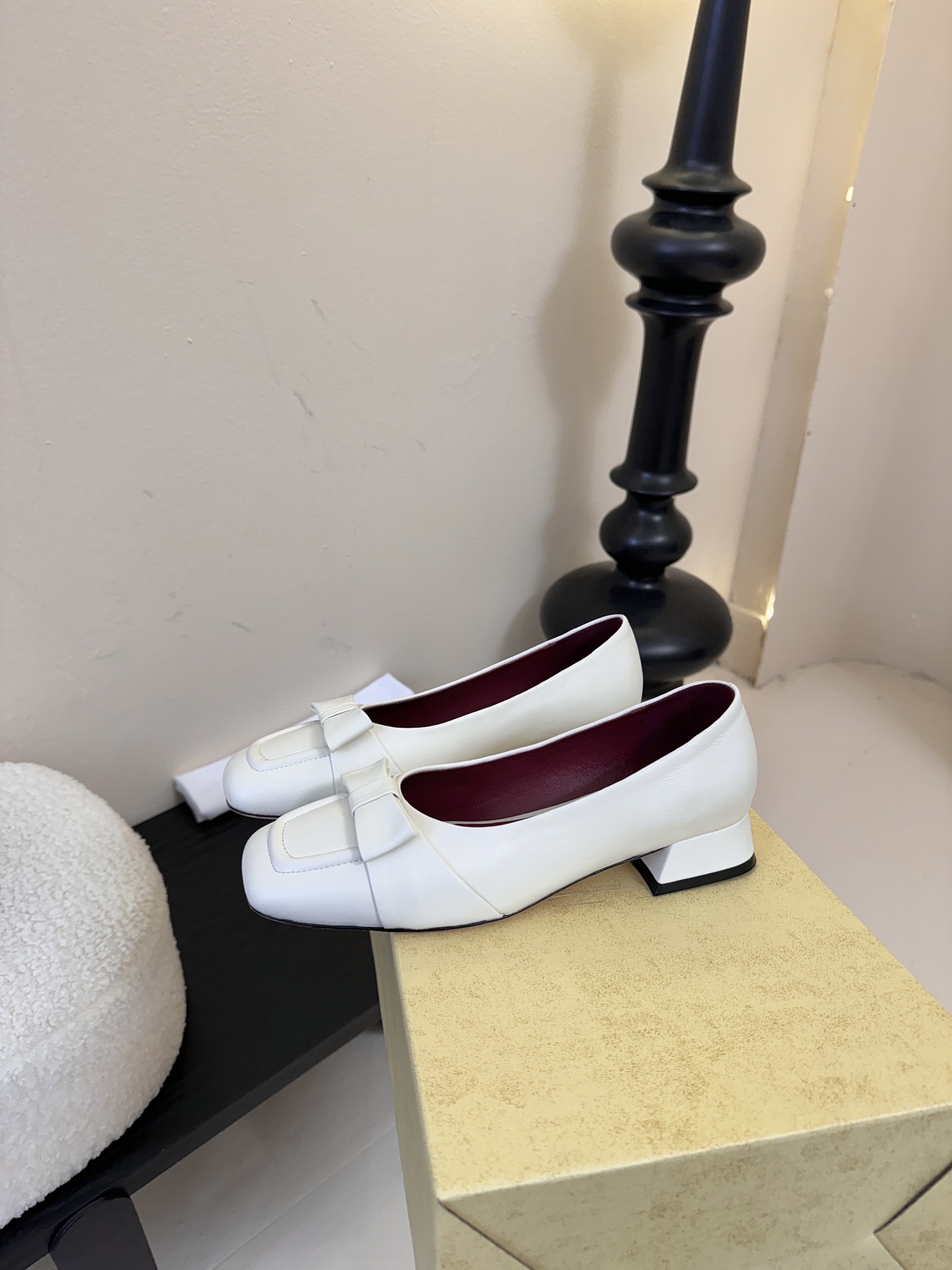 The Row 25ss 最新极简风 蝴蝶结一脚蹬深口单鞋这是一个用最好的材质来制作极简风的品牌，非常用