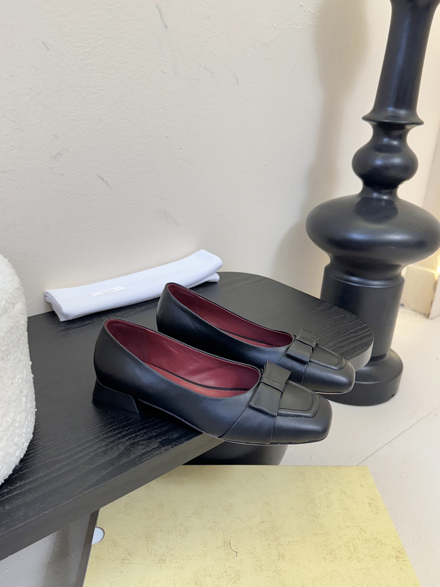 The Row 25ss 最新极简风 蝴蝶结一脚蹬深口单鞋这是一个用最好的材质来制作极简风的品牌，非常用