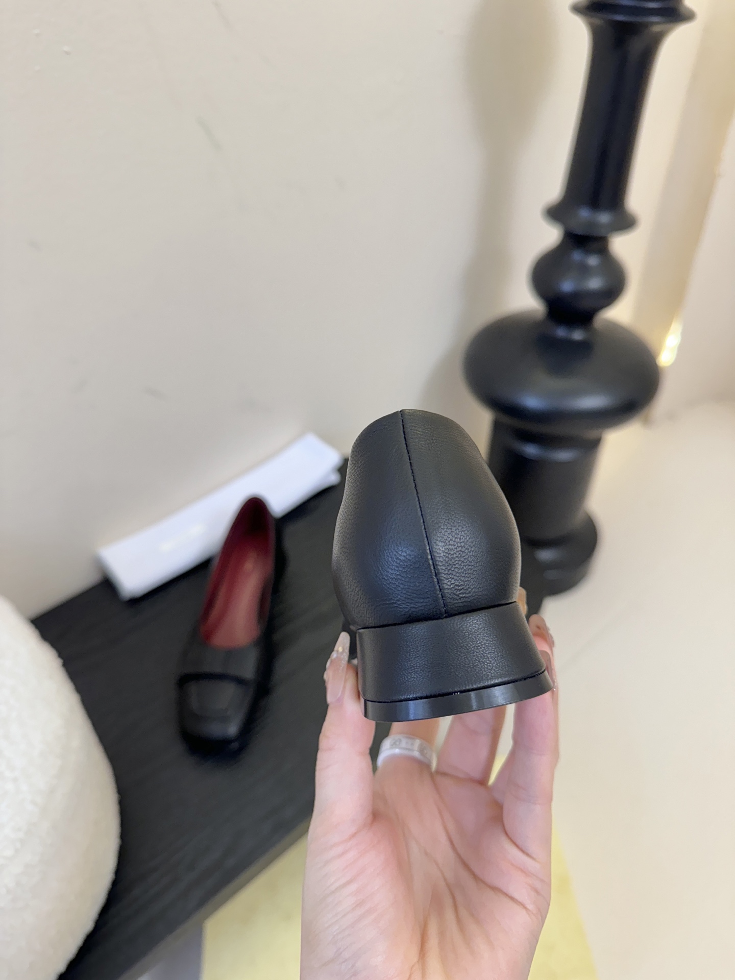 The Row 25ss 最新极简风 蝴蝶结一脚蹬深口单鞋这是一个用最好的材质来制作极简风的品牌，非常用