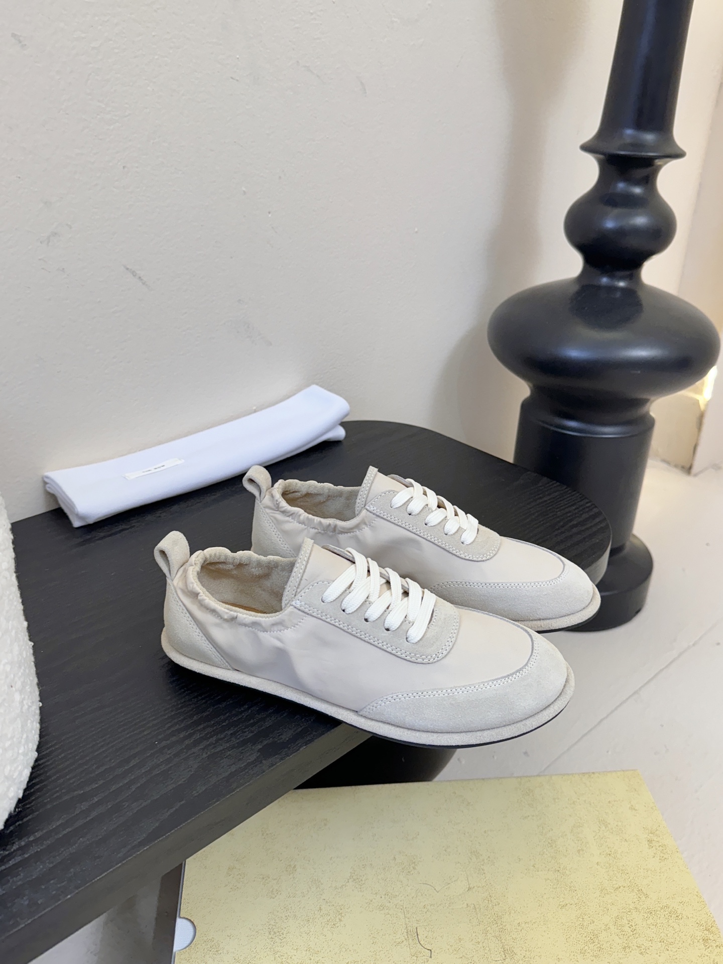 THE Ro*26春夏最新简易拼色系带阿甘休闲鞋！小红书被点爆的一款最新单品！一眼情定the ro*板鞋