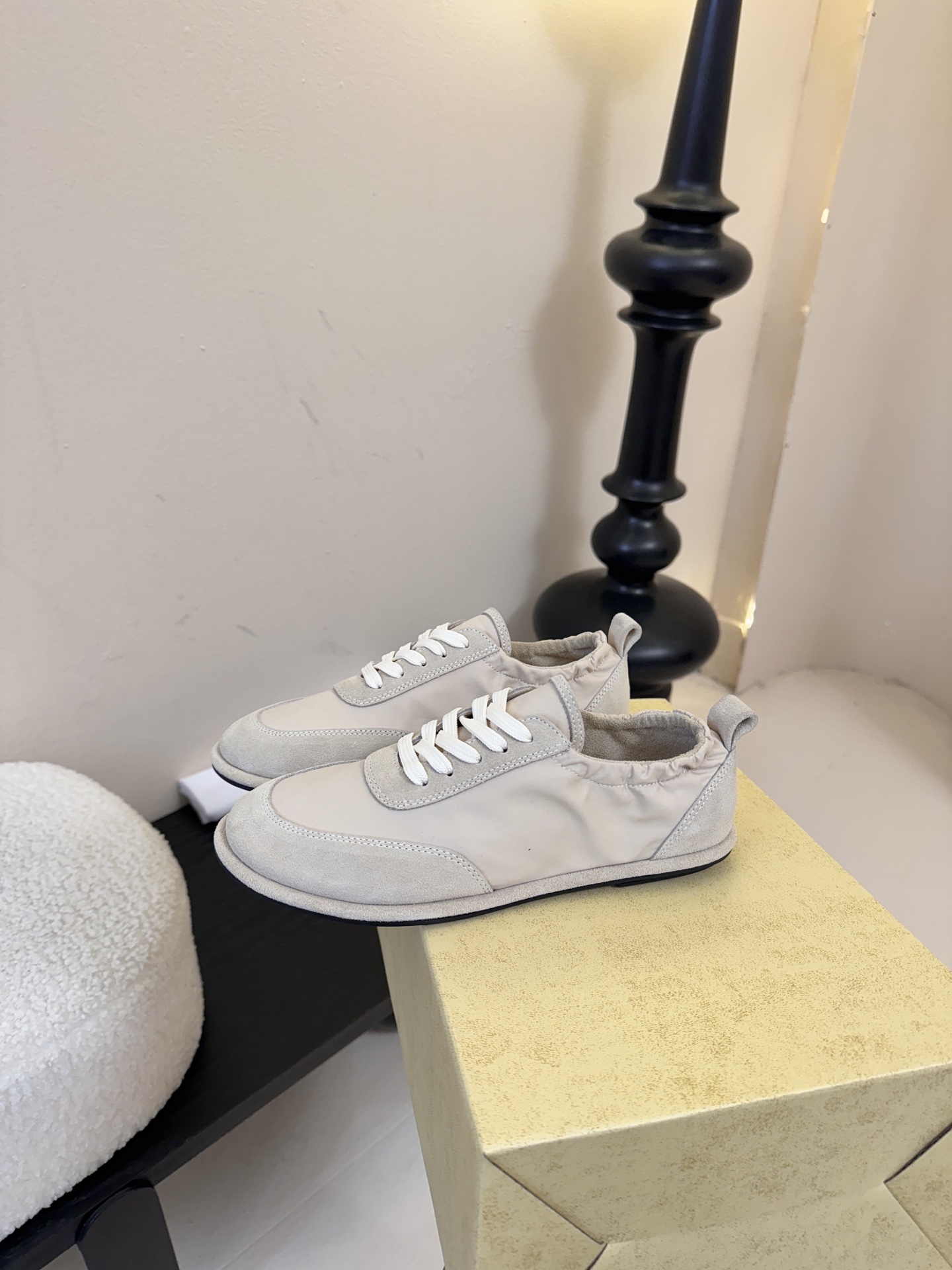 THE Ro*26春夏最新简易拼色系带阿甘休闲鞋！小红书被点爆的一款最新单品！一眼情定the ro*板鞋