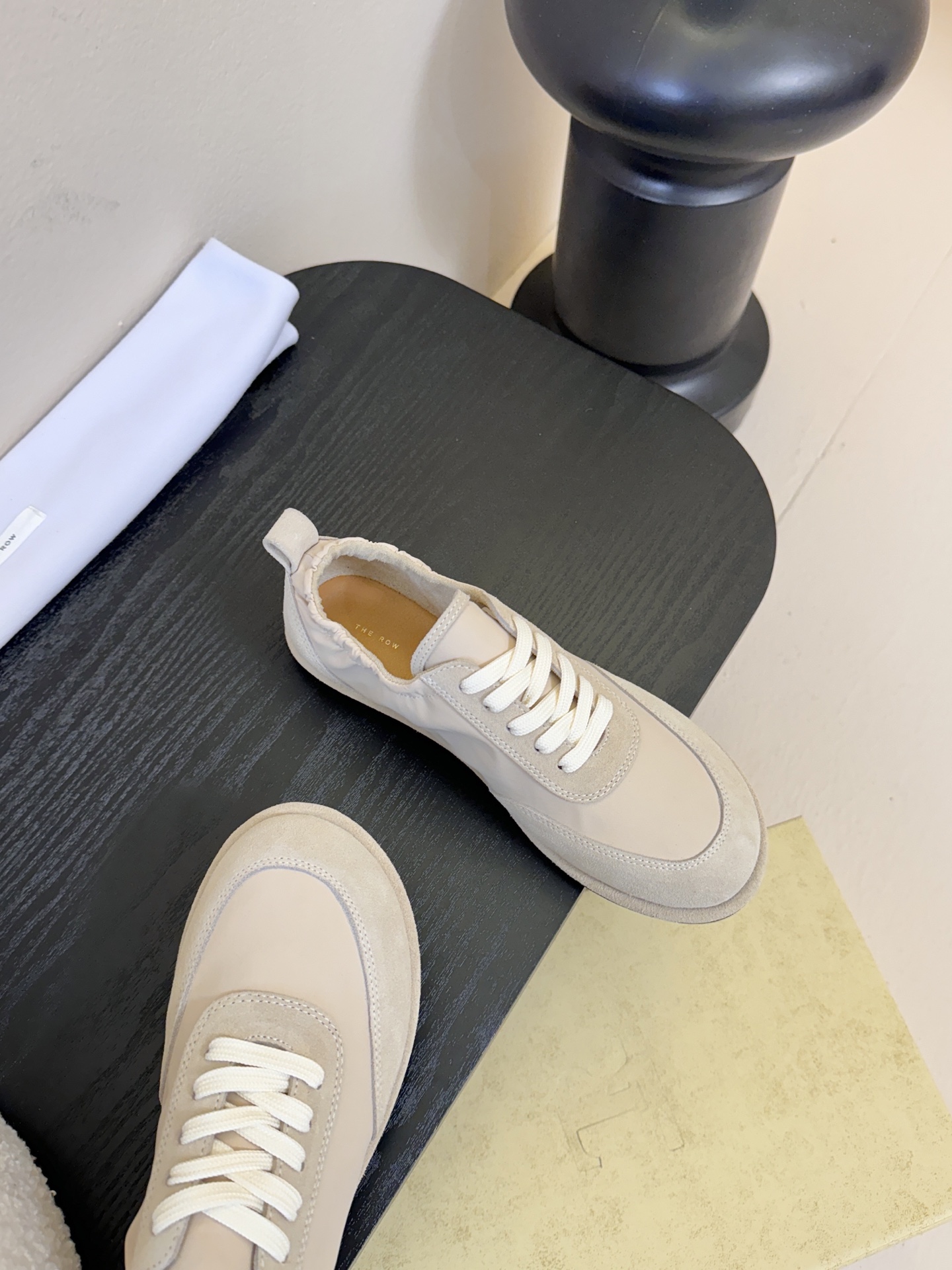 THE Ro*26春夏最新简易拼色系带阿甘休闲鞋！小红书被点爆的一款最新单品！一眼情定the ro*板鞋