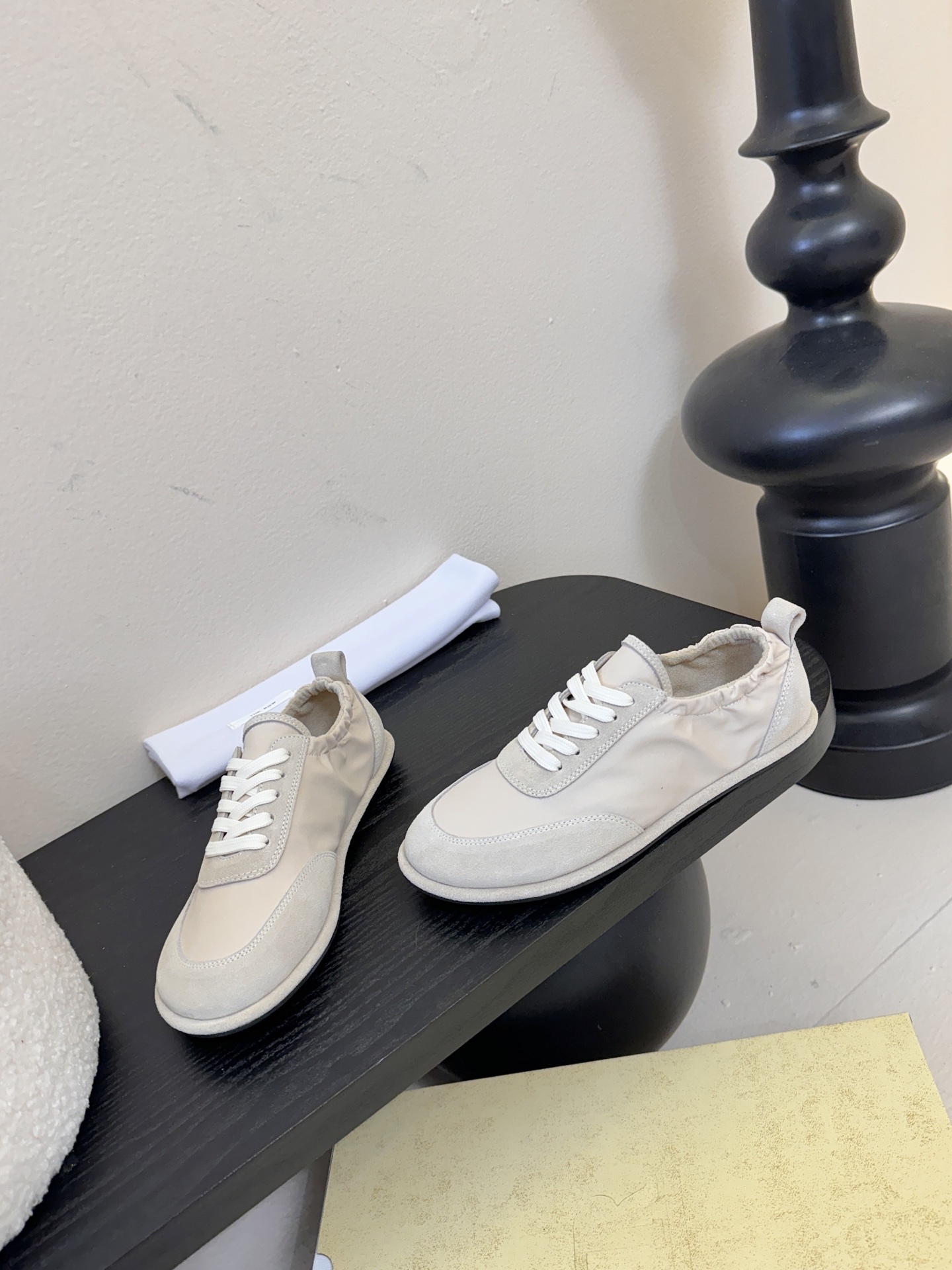 THE Ro*26春夏最新简易拼色系带阿甘休闲鞋！小红书被点爆的一款最新单品！一眼情定the ro*板鞋