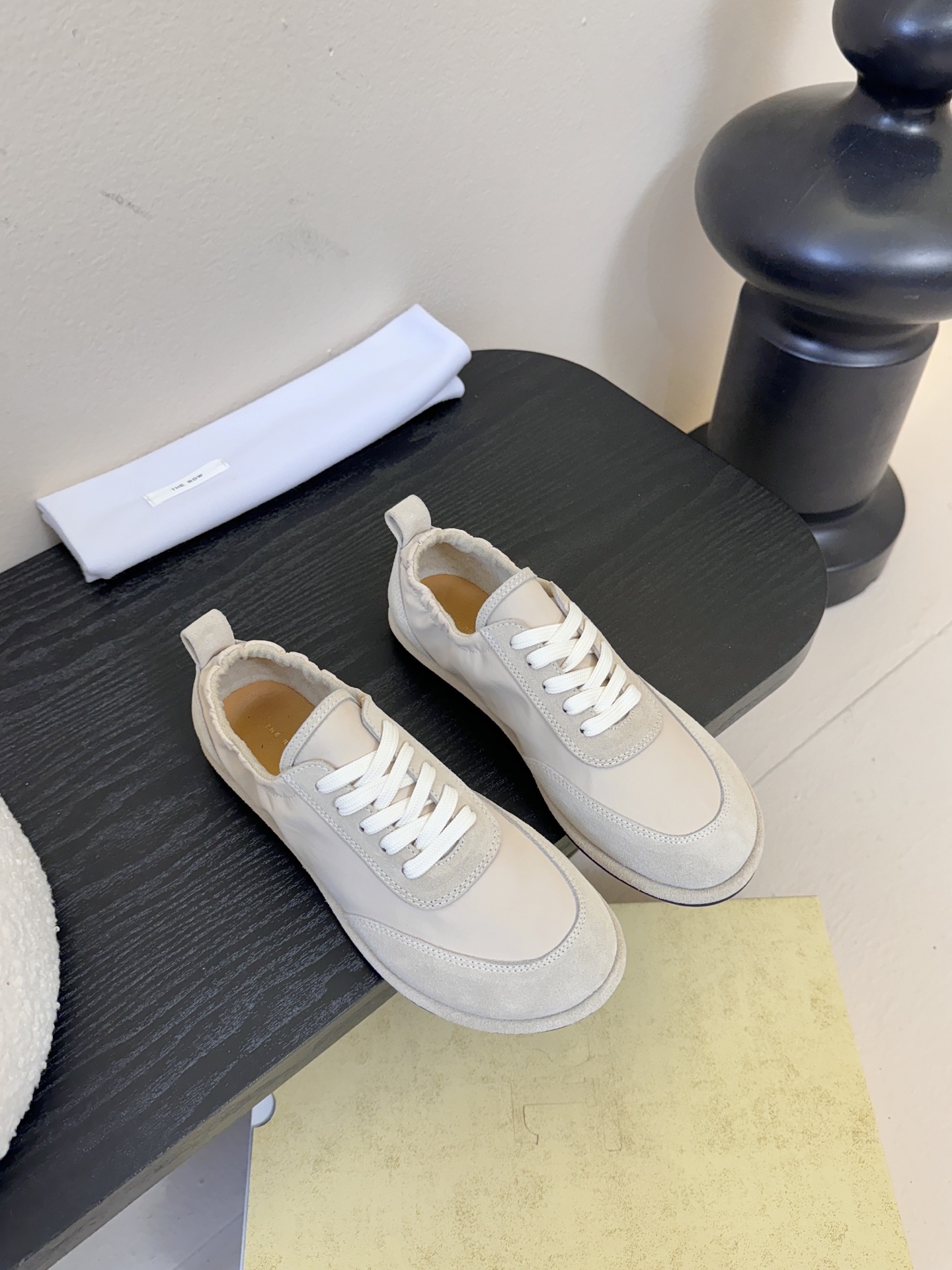 THE Ro*26春夏最新简易拼色系带阿甘休闲鞋！小红书被点爆的一款最新单品！一眼情定the ro*板鞋