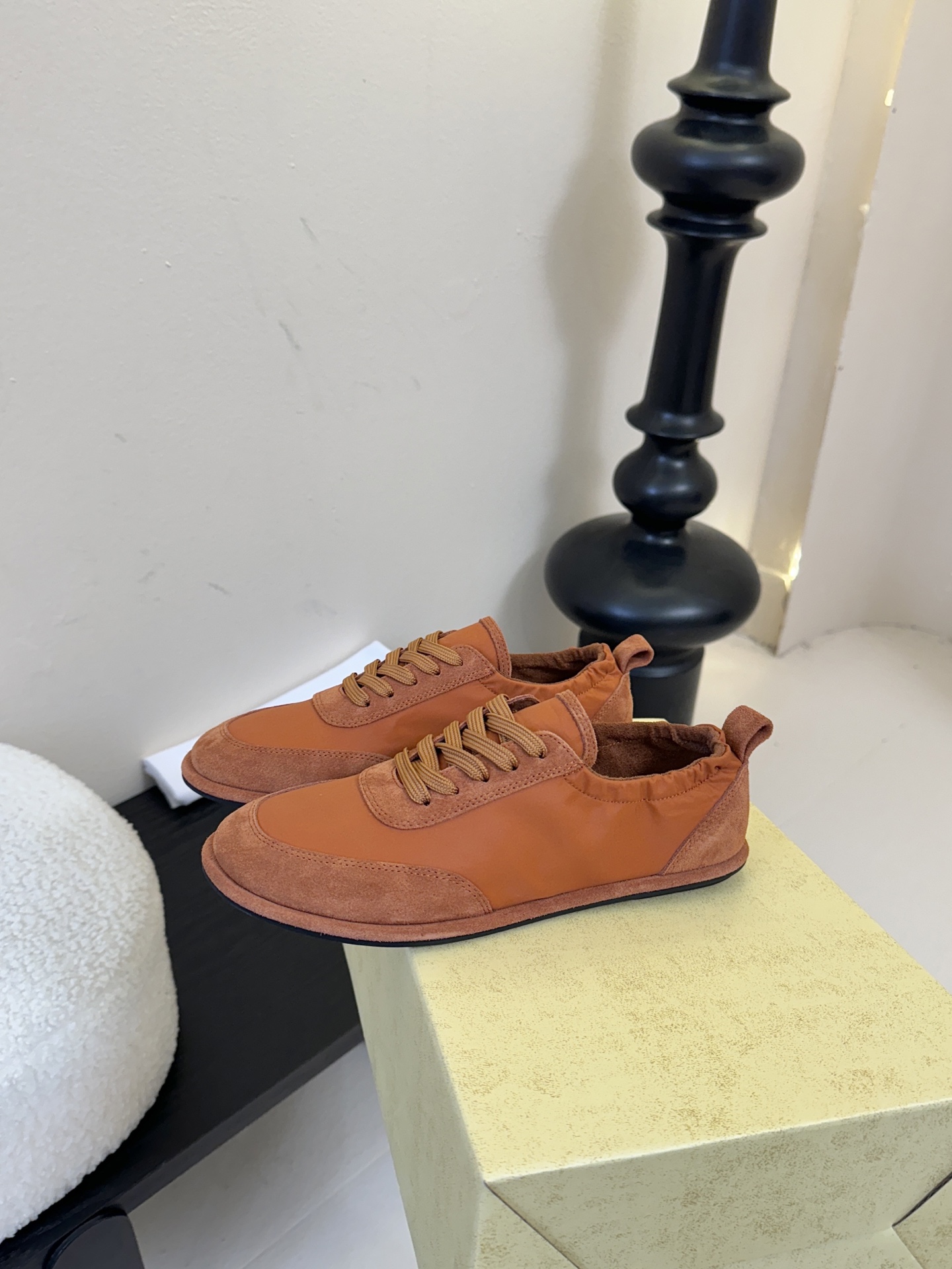 THE Ro*26春夏最新简易拼色系带阿甘休闲鞋！小红书被点爆的一款最新单品！一眼情定the ro*板鞋