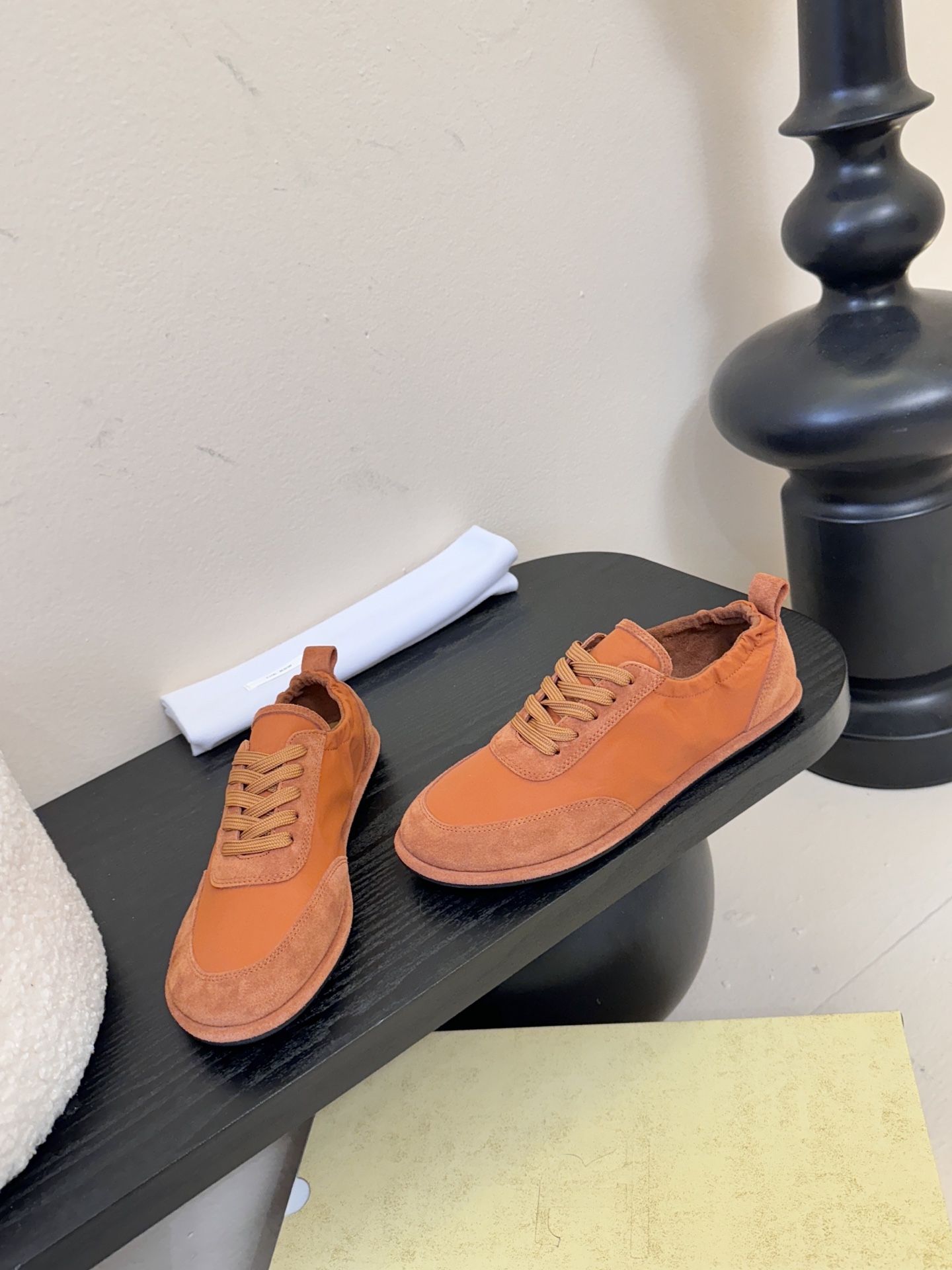 THE Ro*26春夏最新简易拼色系带阿甘休闲鞋！小红书被点爆的一款最新单品！一眼情定the ro*板鞋