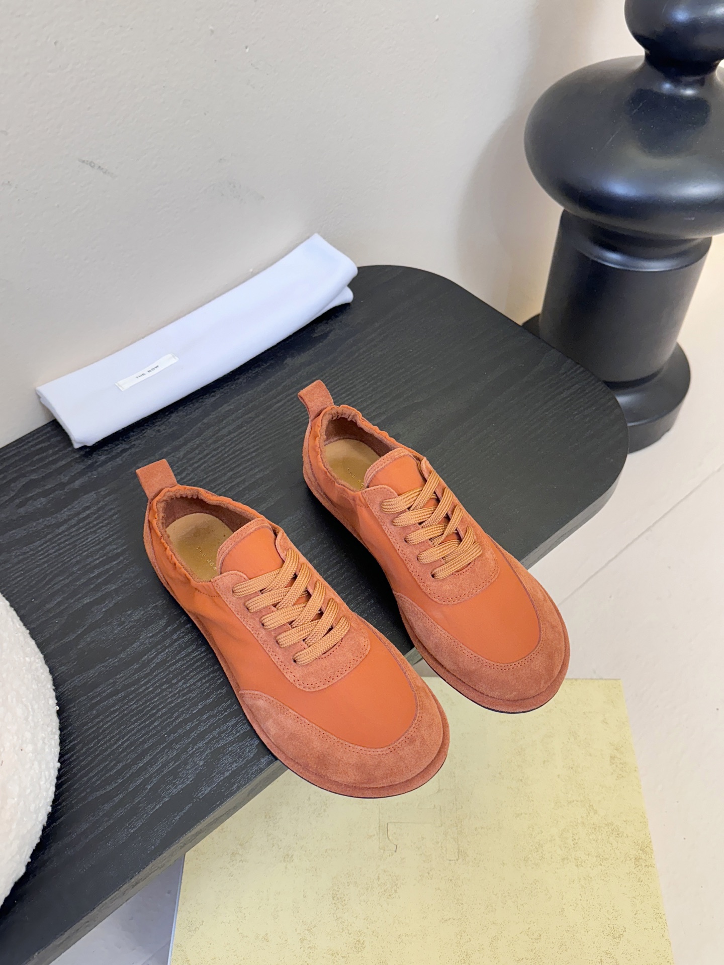 THE Ro*26春夏最新简易拼色系带阿甘休闲鞋！小红书被点爆的一款最新单品！一眼情定the ro*板鞋