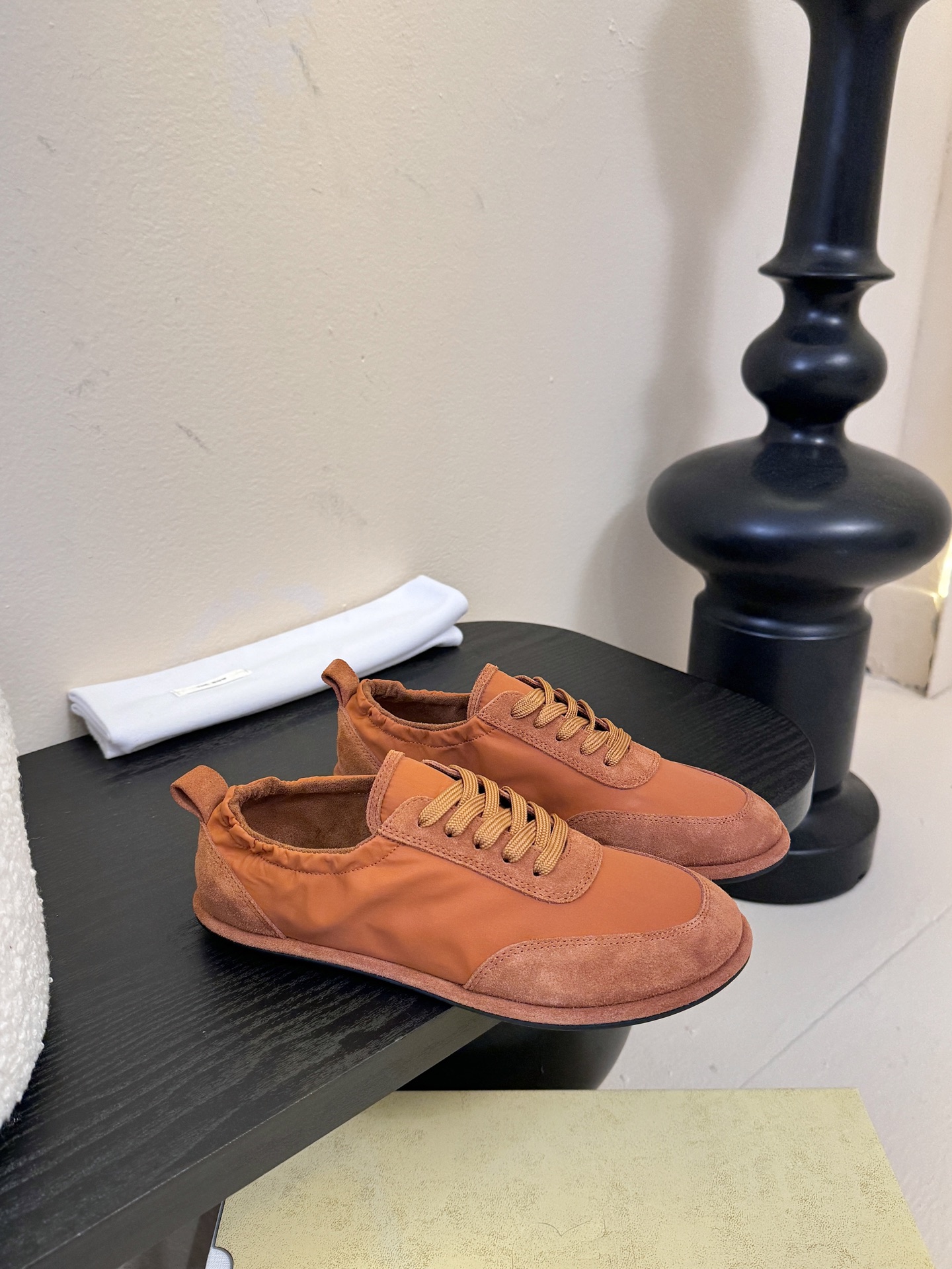 THE Ro*26春夏最新简易拼色系带阿甘休闲鞋！小红书被点爆的一款最新单品！一眼情定the ro*板鞋