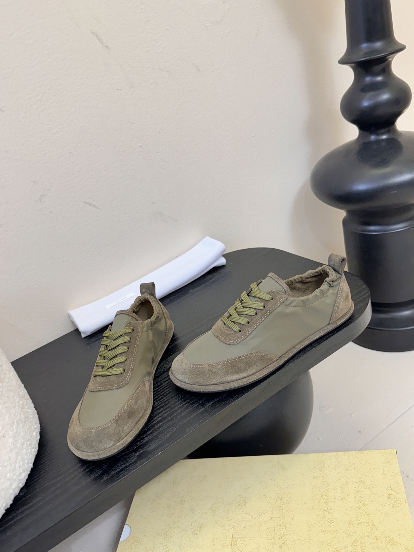 THE Ro*26春夏最新简易拼色系带阿甘休闲鞋！小红书被点爆的一款最新单品！一眼情定the ro*板鞋