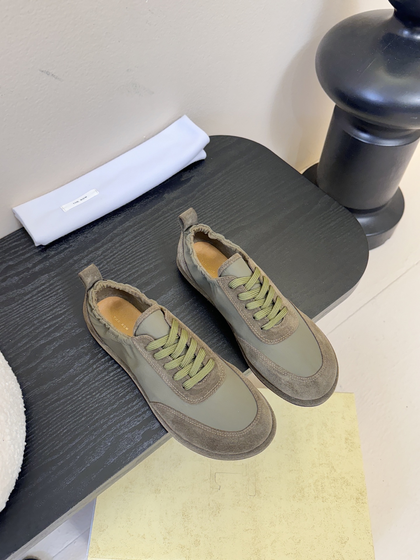 THE Ro*26春夏最新简易拼色系带阿甘休闲鞋！小红书被点爆的一款最新单品！一眼情定the ro*板鞋