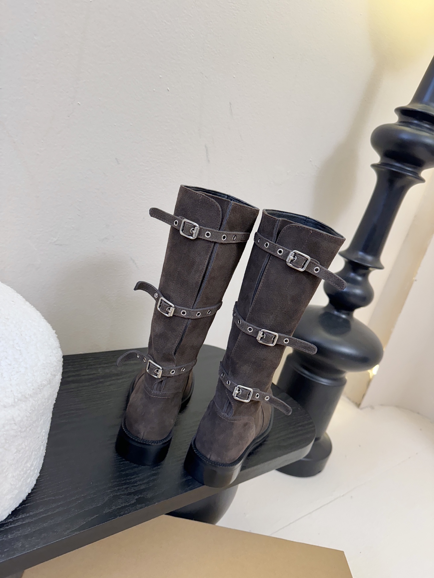 韩国小众时髦shop we are 手工骑士靴头层缩纹小牛皮搭配柔软羊皮完美配适两穿风格 靴筒超显瘦，上