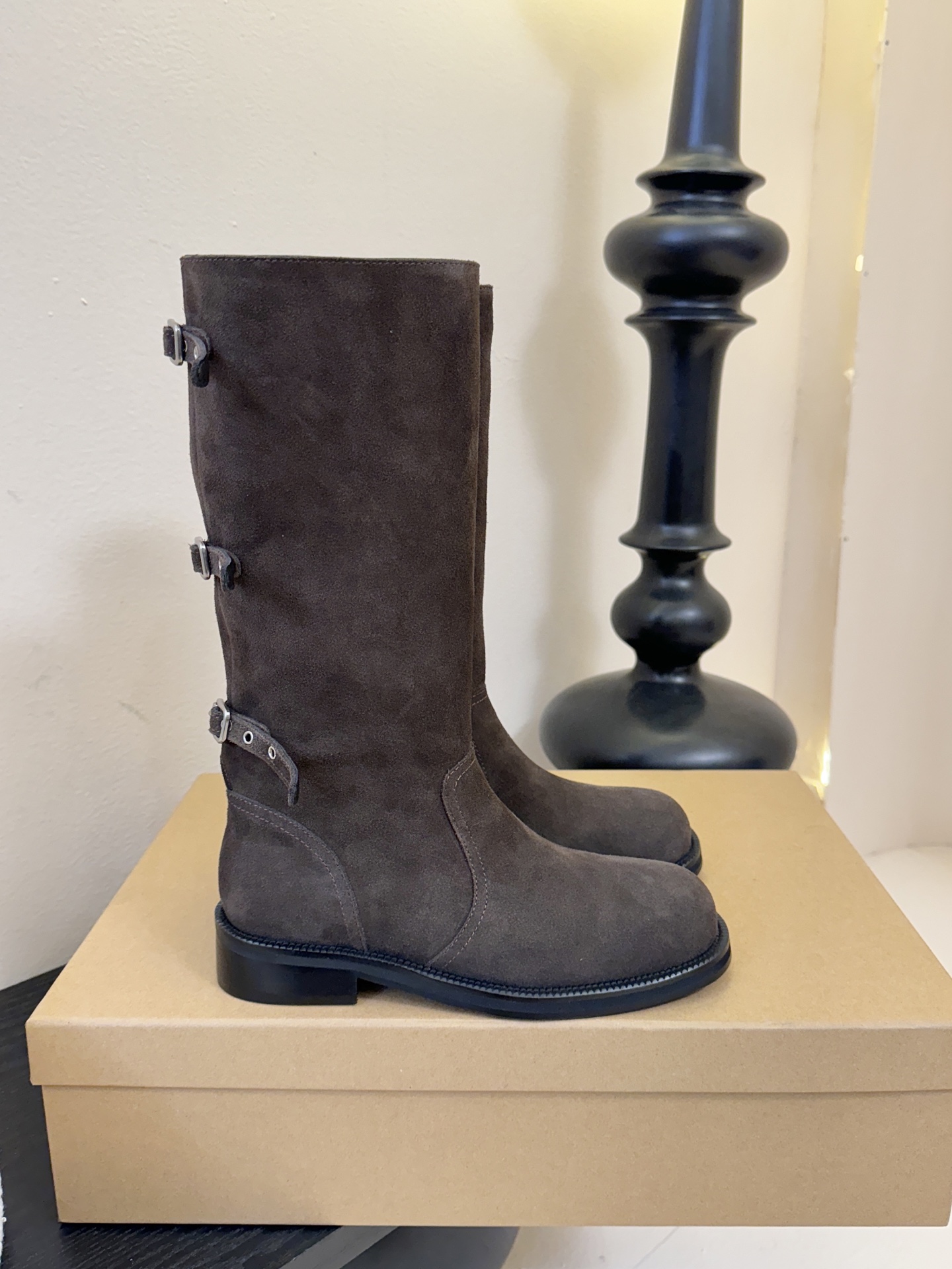 韩国小众时髦shop we are 手工骑士靴头层缩纹小牛皮搭配柔软羊皮完美配适两穿风格 靴筒超显瘦，上