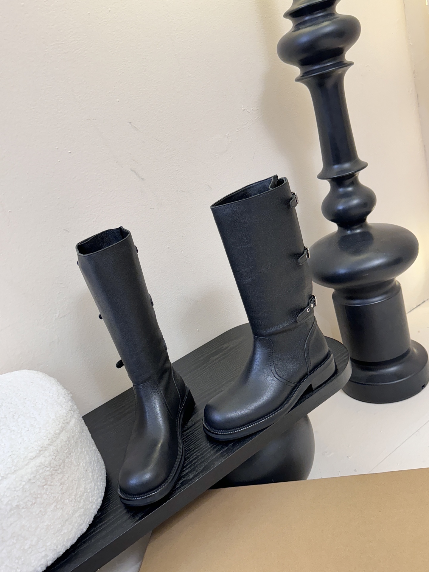 韩国小众时髦shop we are 手工骑士靴头层缩纹小牛皮搭配柔软羊皮完美配适两穿风格 靴筒超显瘦，上