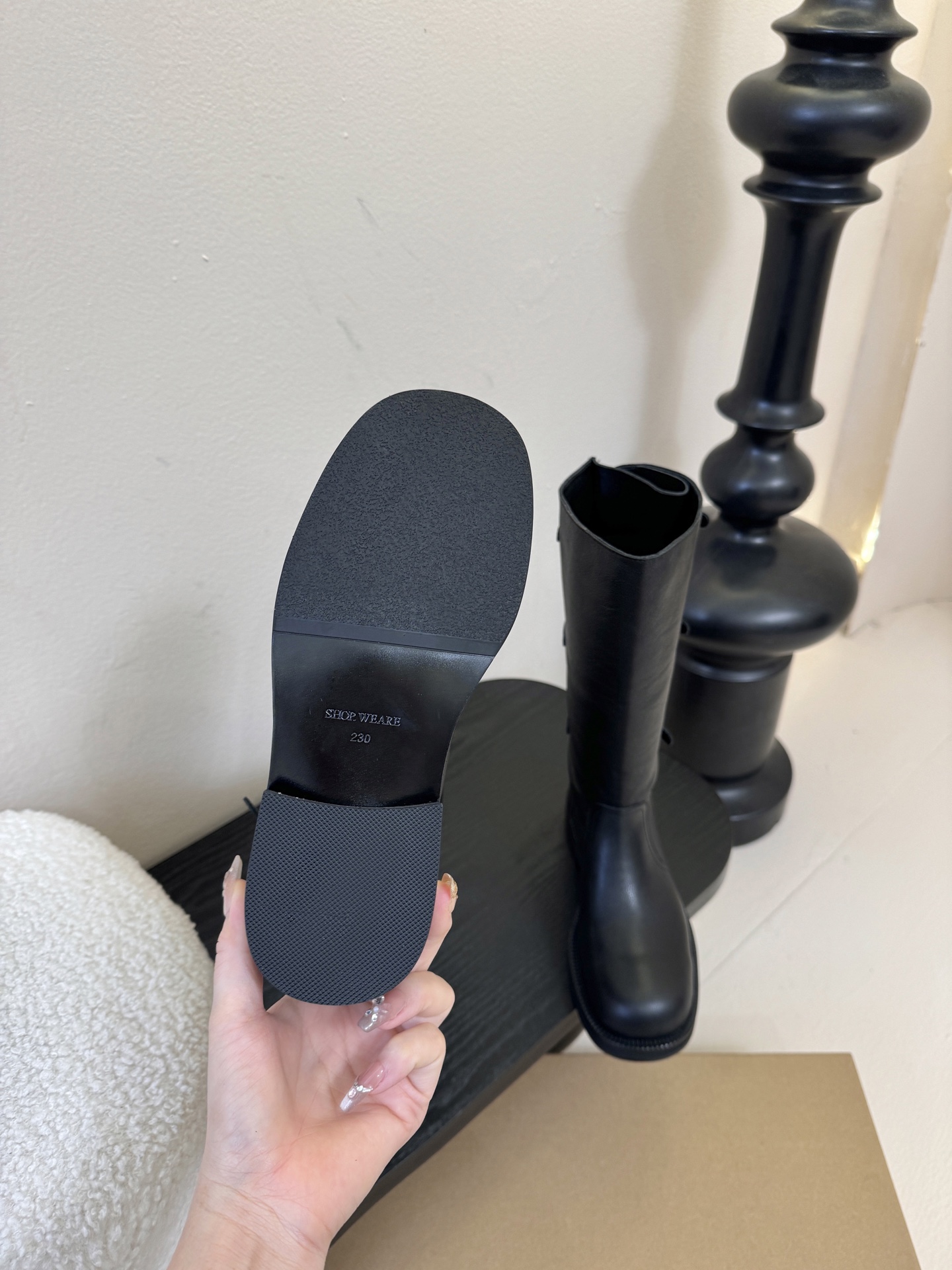 韩国小众时髦shop we are 手工骑士靴头层缩纹小牛皮搭配柔软羊皮完美配适两穿风格 靴筒超显瘦，上