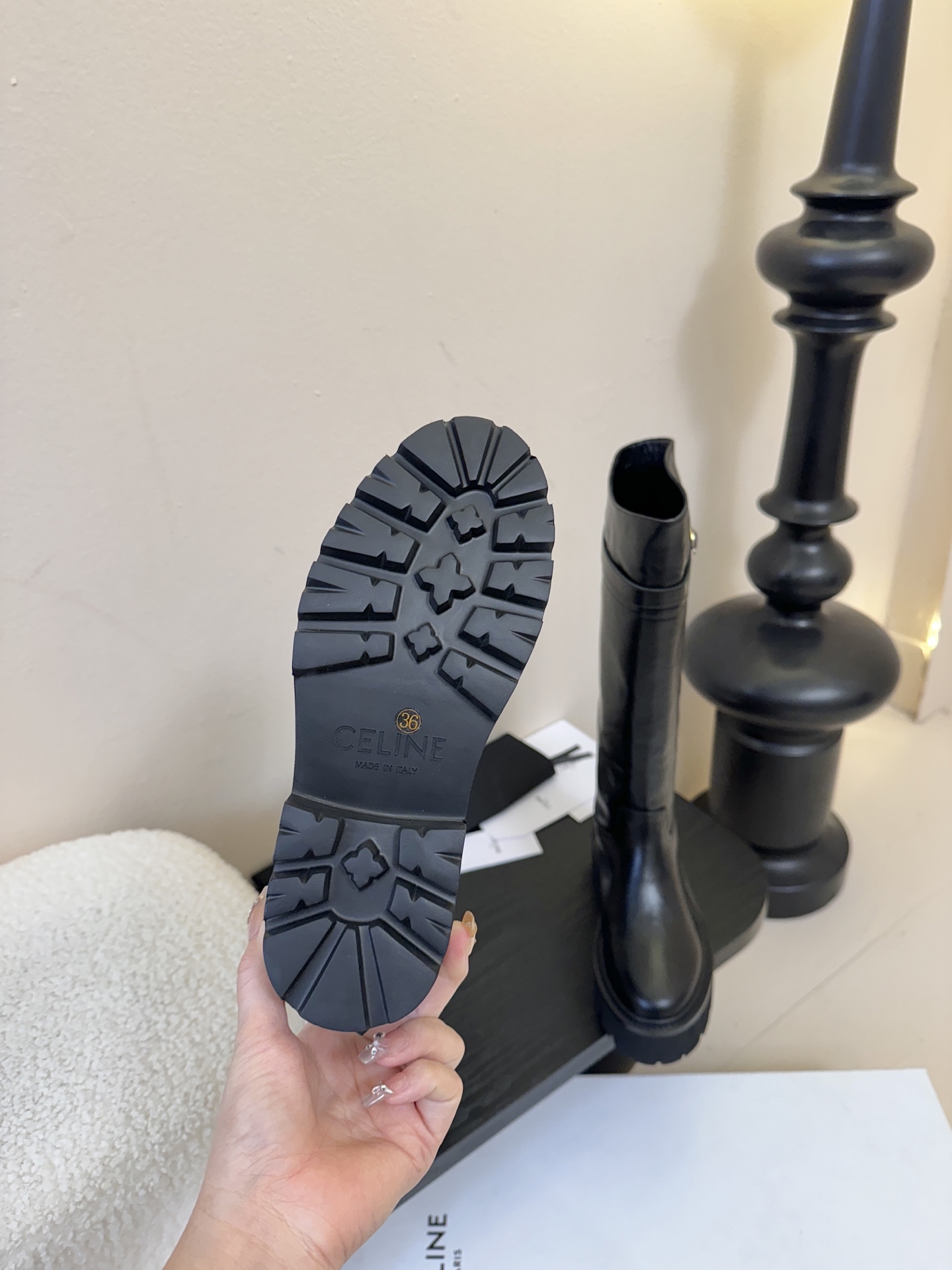 【CELINE·思琳】赛琳2025秋冬款BULKY BUCKLED系列拼色一脚蹬交叉搭扣长靴松紧带帆布短