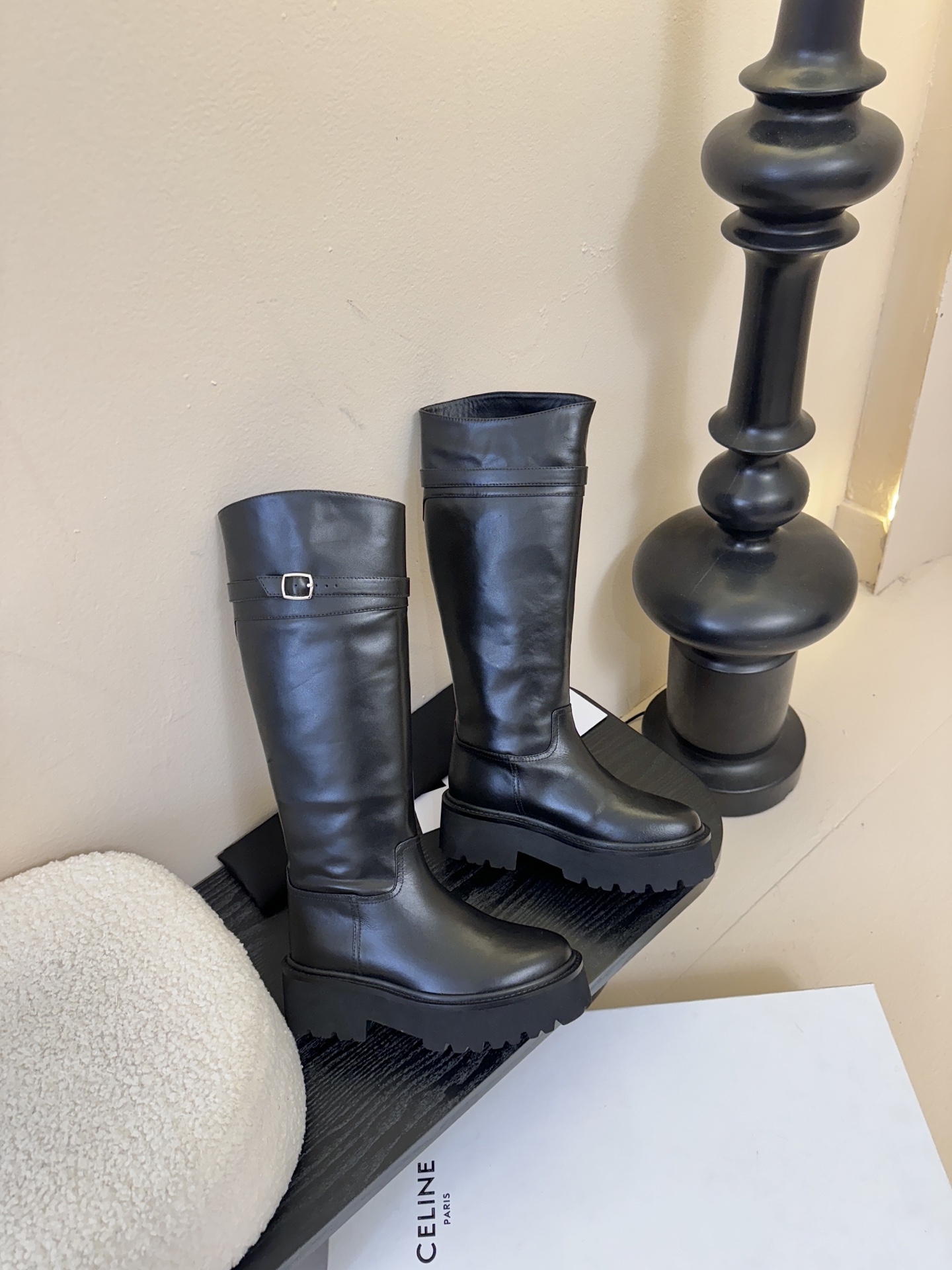 【CELINE·思琳】赛琳2025秋冬款BULKY BUCKLED系列拼色一脚蹬交叉搭扣长靴松紧带帆布短