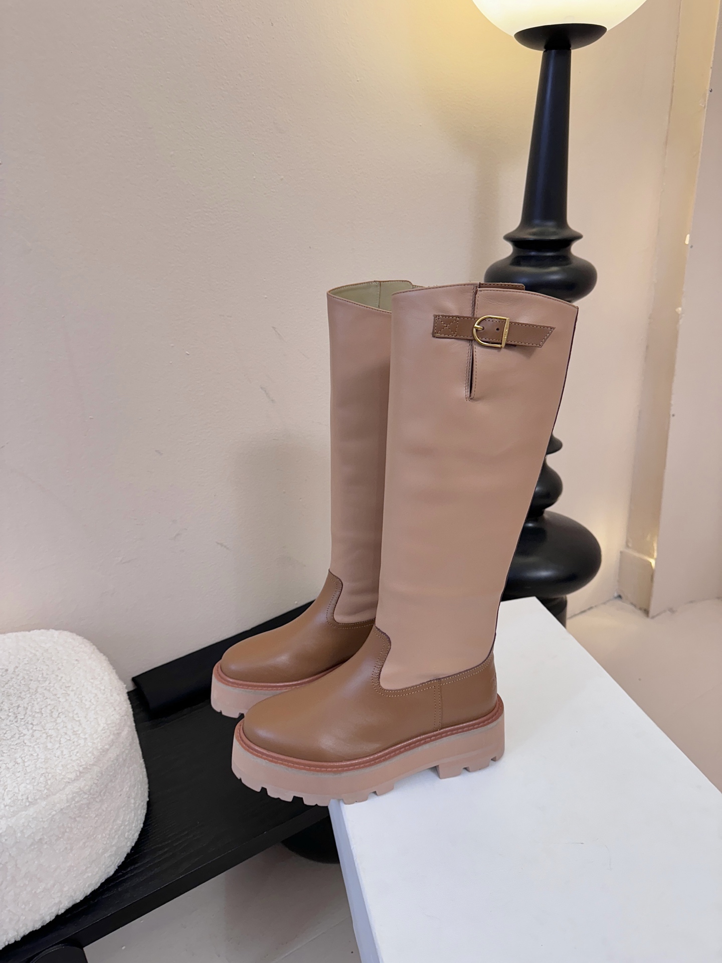 【CELINE·思琳】赛琳2025秋冬款BULKY BUCKLED系列拼色一脚蹬交叉搭扣长靴松紧带帆布短