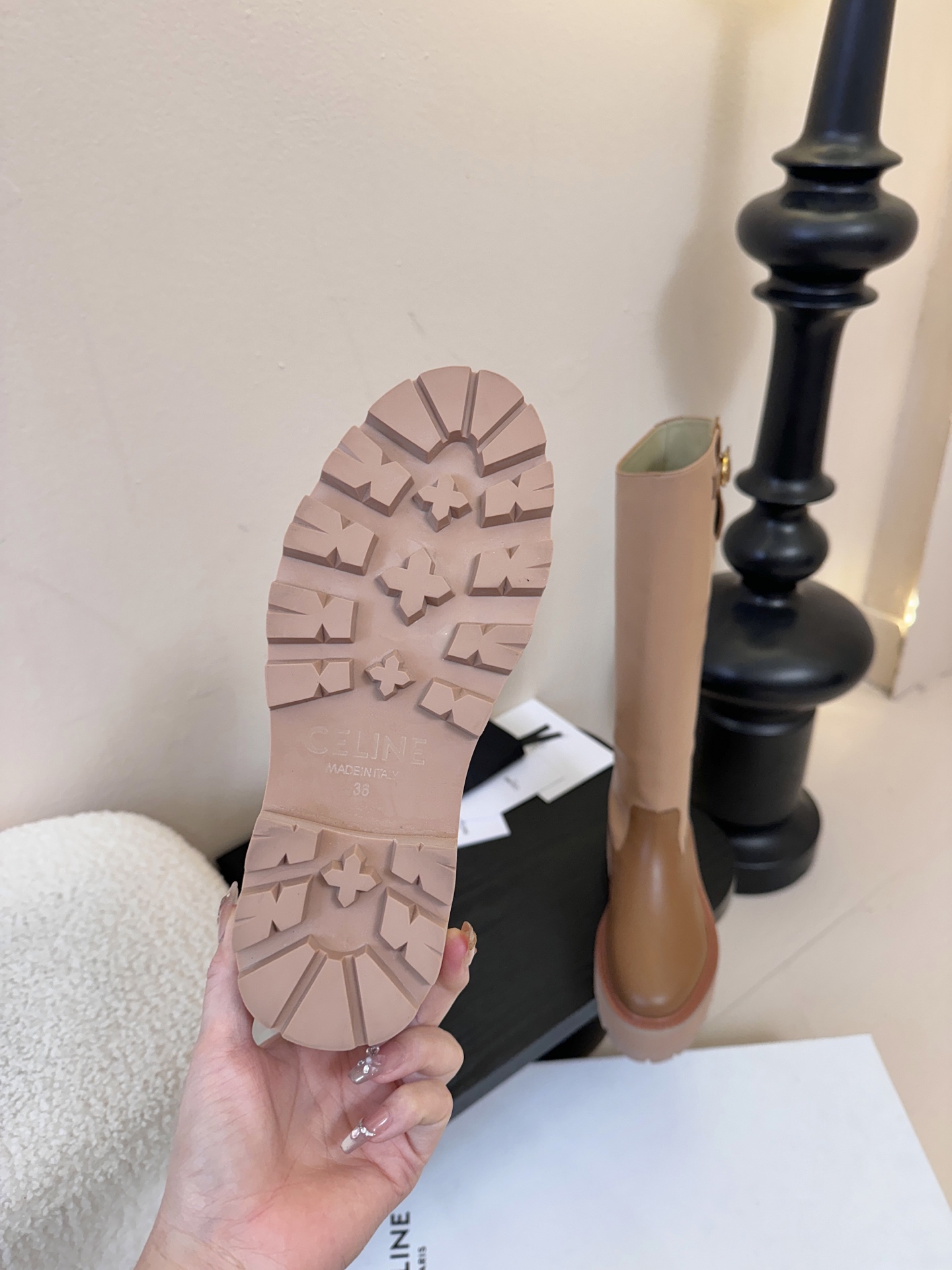 【CELINE·思琳】赛琳2025秋冬款BULKY BUCKLED系列拼色一脚蹬交叉搭扣长靴松紧带帆布短