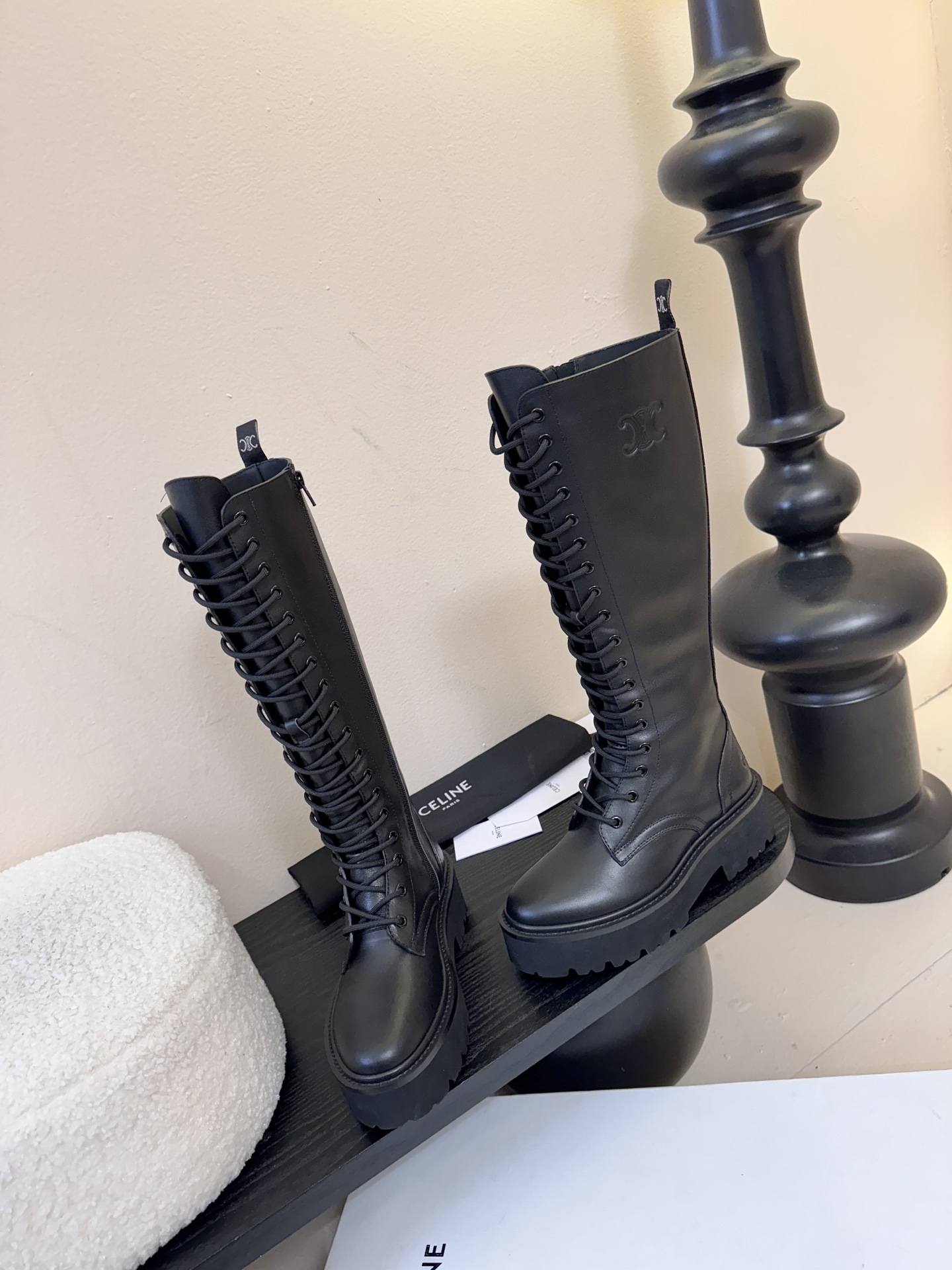 【CELINE·思琳】赛琳2025秋冬款BULKY BUCKLED系列拼色一脚蹬交叉搭扣长靴松紧带帆布短