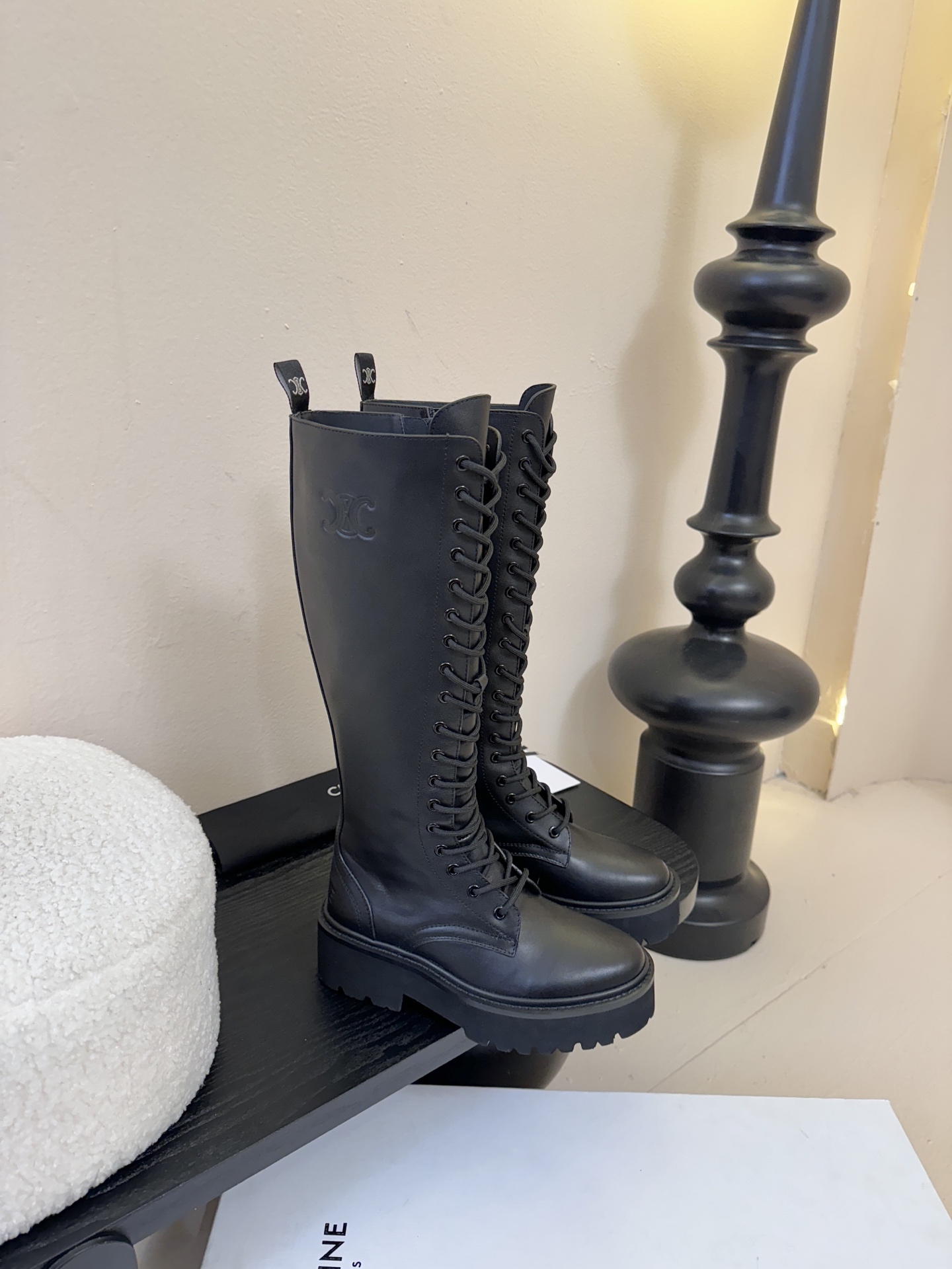 【CELINE·思琳】赛琳2025秋冬款BULKY BUCKLED系列拼色一脚蹬交叉搭扣长靴松紧带帆布短