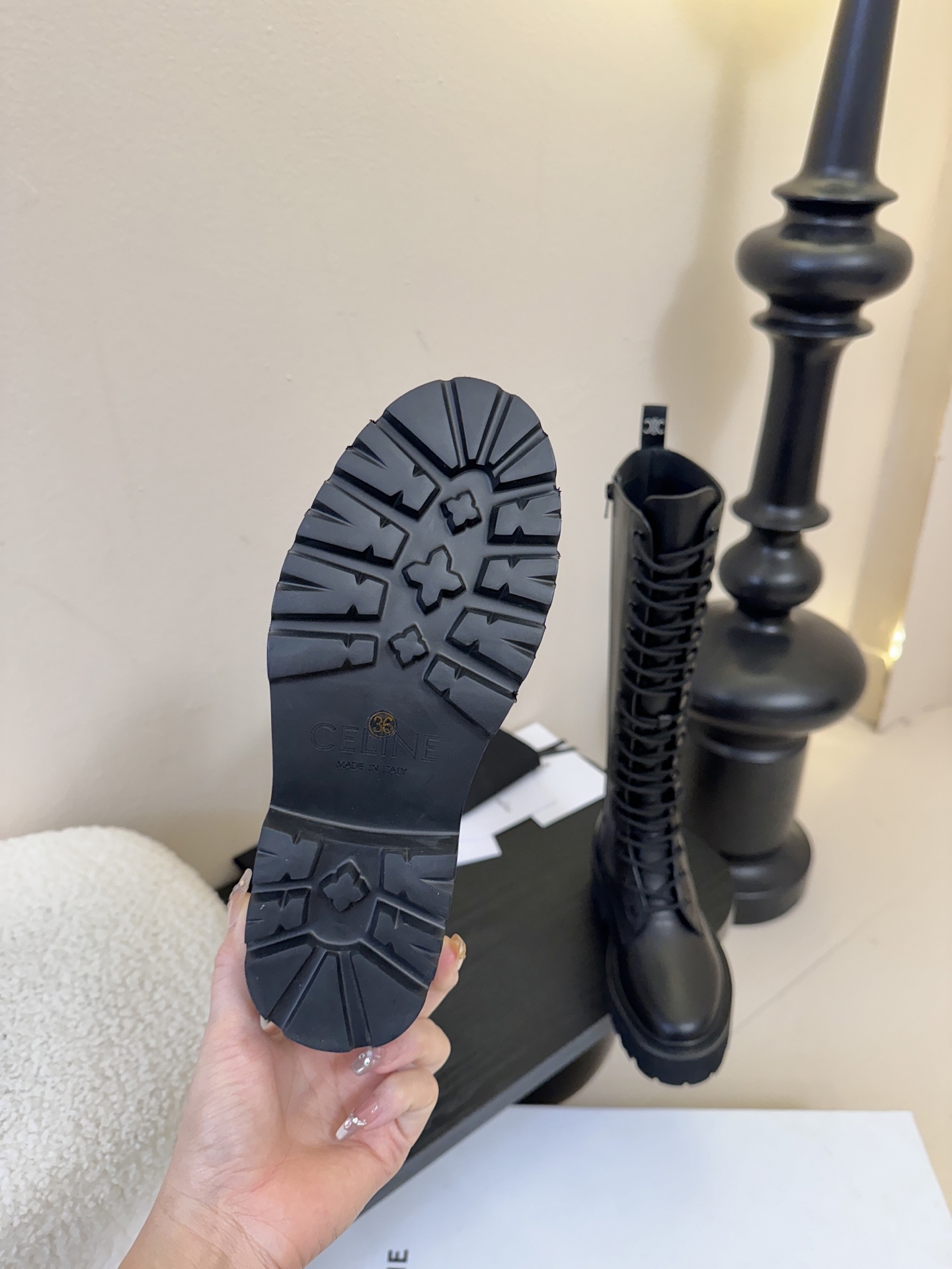 【CELINE·思琳】赛琳2025秋冬款BULKY BUCKLED系列拼色一脚蹬交叉搭扣长靴松紧带帆布短