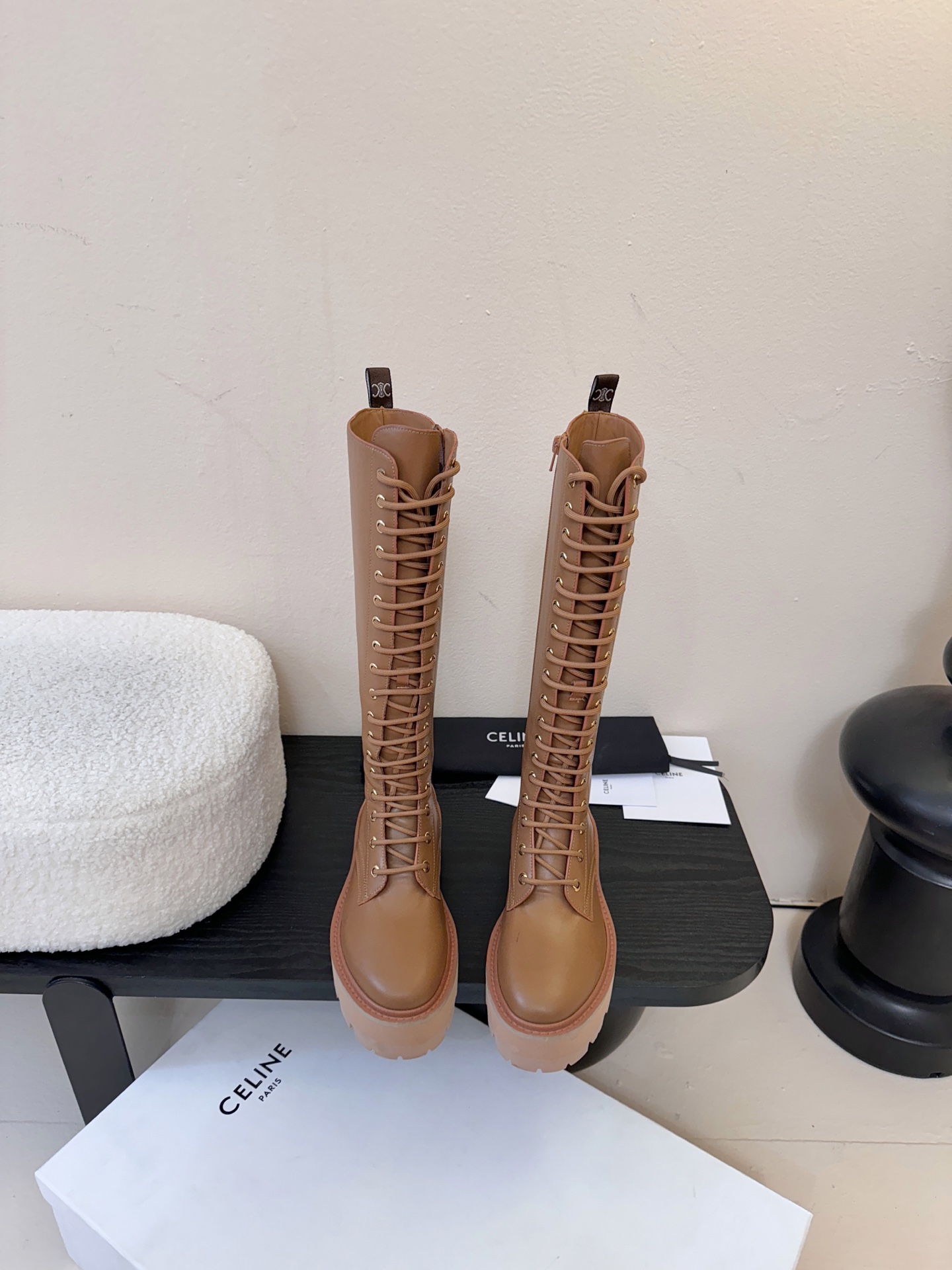 【CELINE·思琳】赛琳2025秋冬款BULKY BUCKLED系列拼色一脚蹬交叉搭扣长靴松紧带帆布短