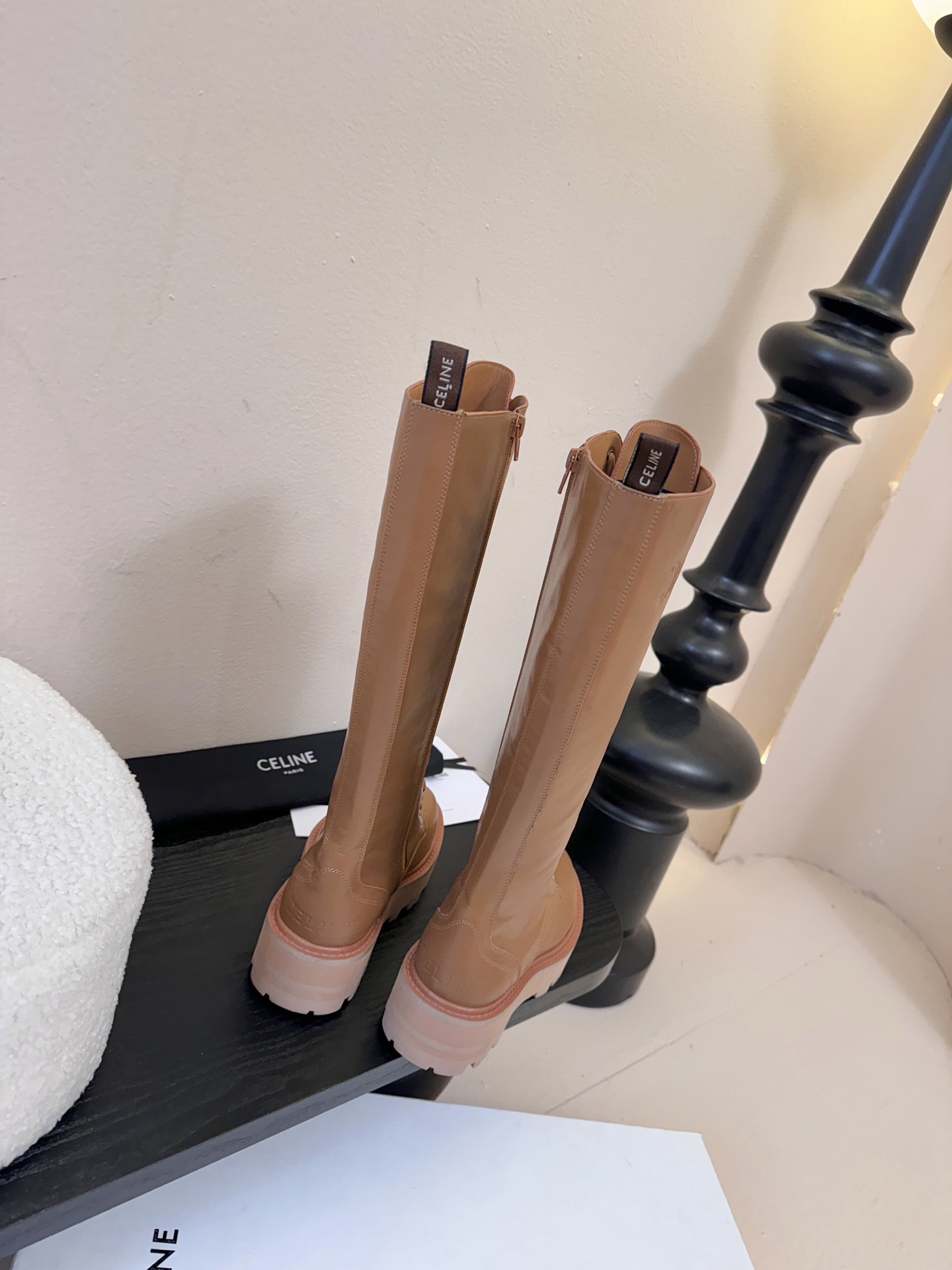 【CELINE·思琳】赛琳2025秋冬款BULKY BUCKLED系列拼色一脚蹬交叉搭扣长靴松紧带帆布短