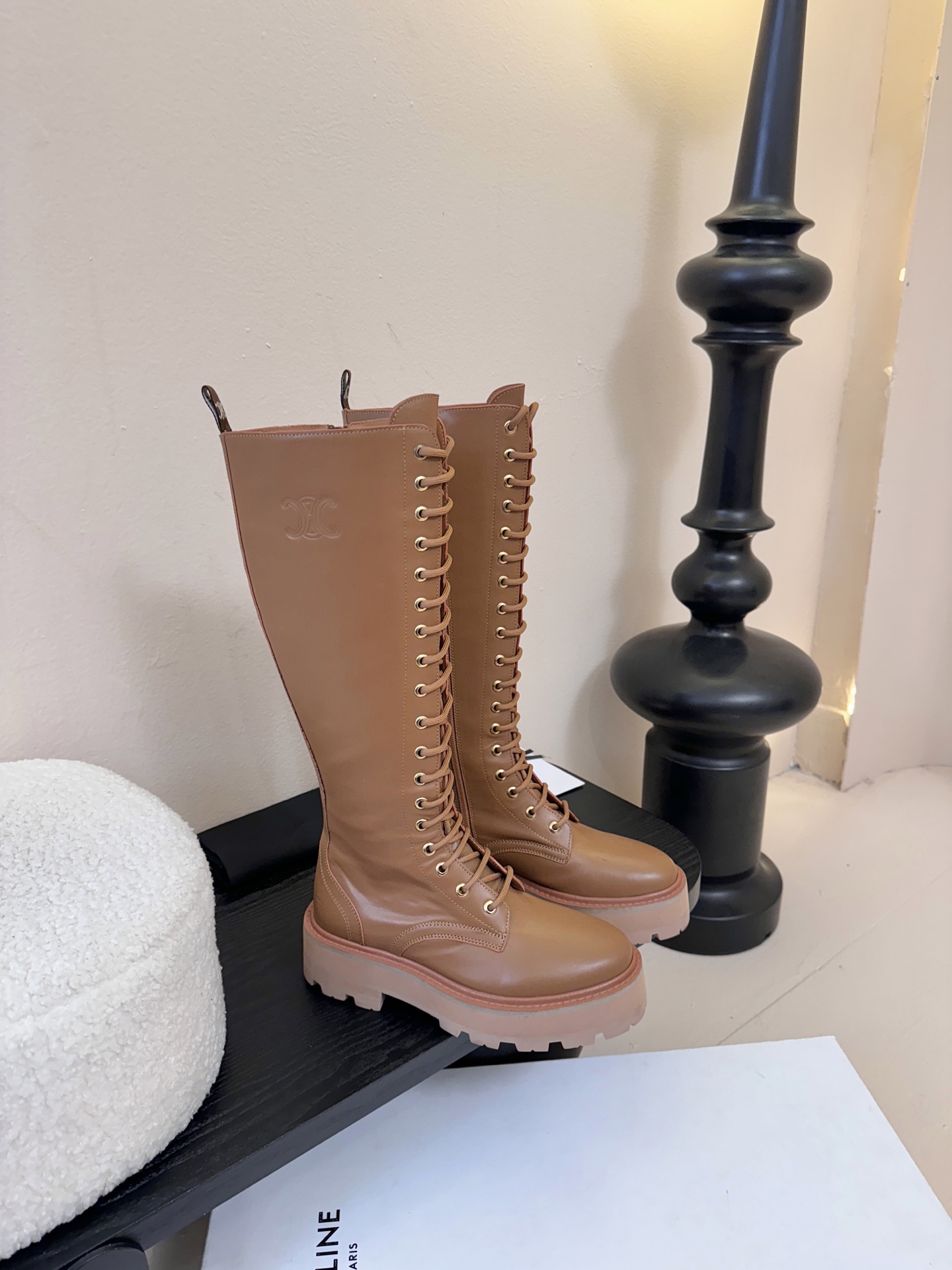 【CELINE·思琳】赛琳2025秋冬款BULKY BUCKLED系列拼色一脚蹬交叉搭扣长靴松紧带帆布短