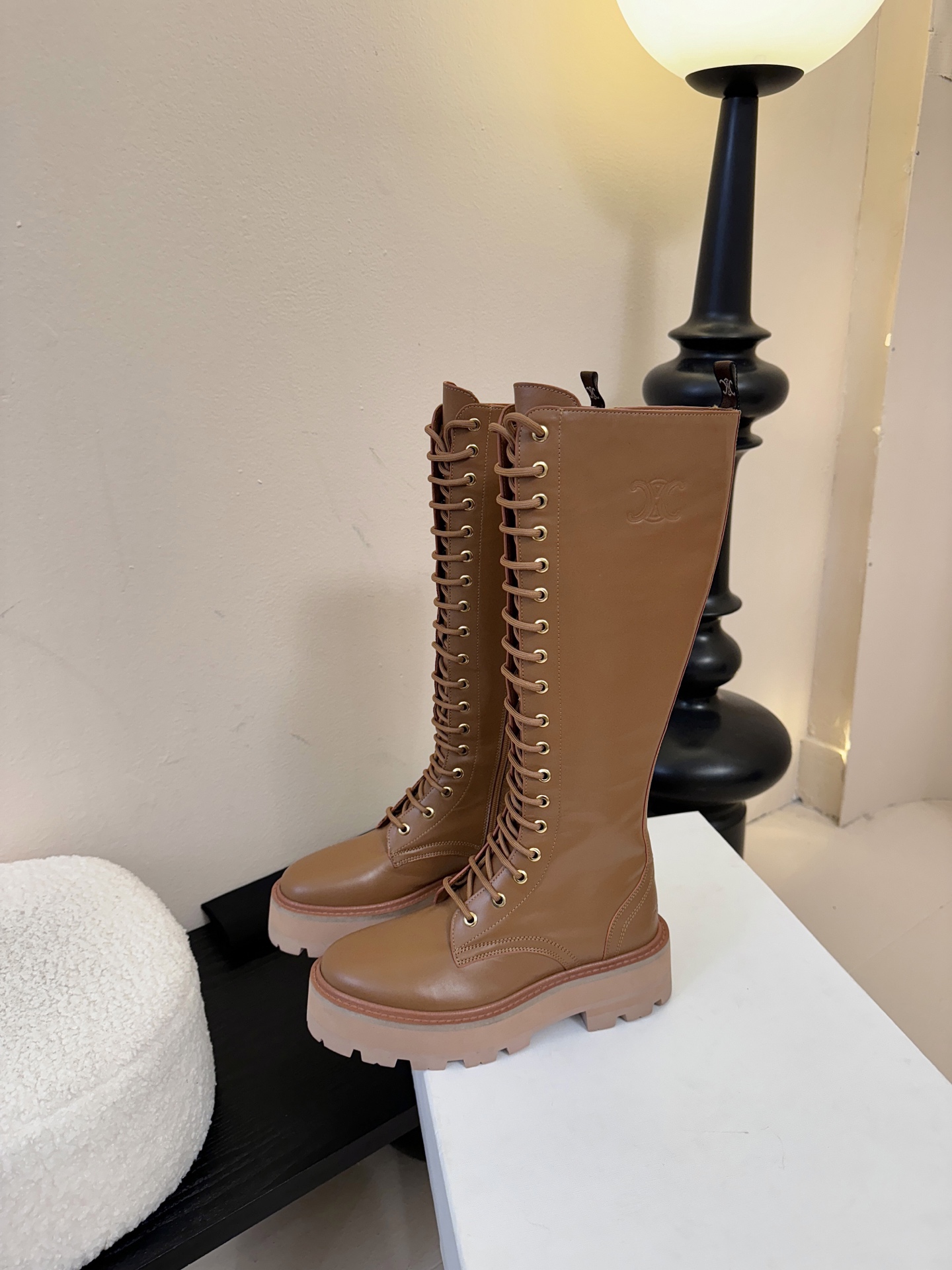 【CELINE·思琳】赛琳2025秋冬款BULKY BUCKLED系列拼色一脚蹬交叉搭扣长靴松紧带帆布短