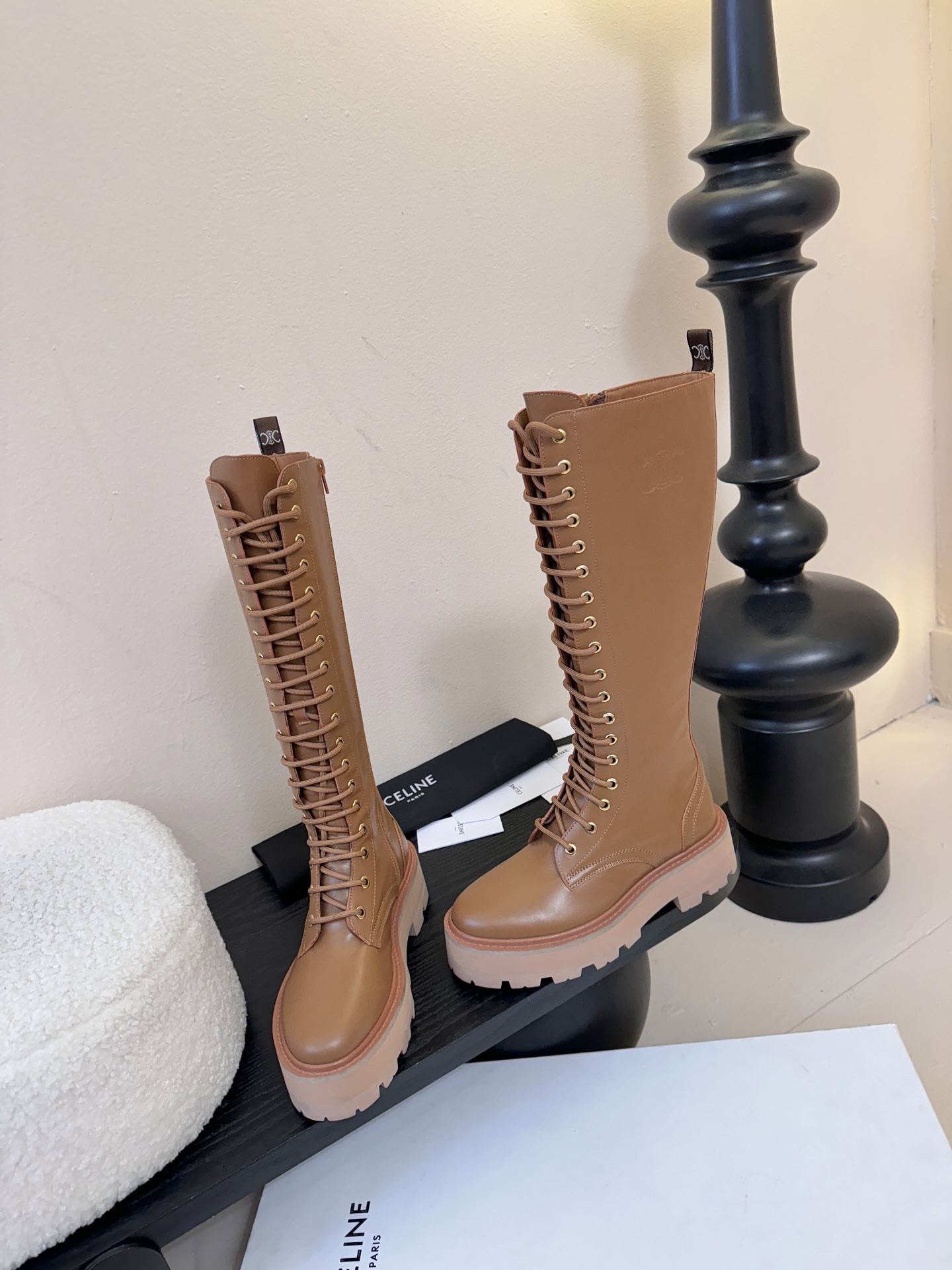 【CELINE·思琳】赛琳2025秋冬款BULKY BUCKLED系列拼色一脚蹬交叉搭扣长靴松紧带帆布短