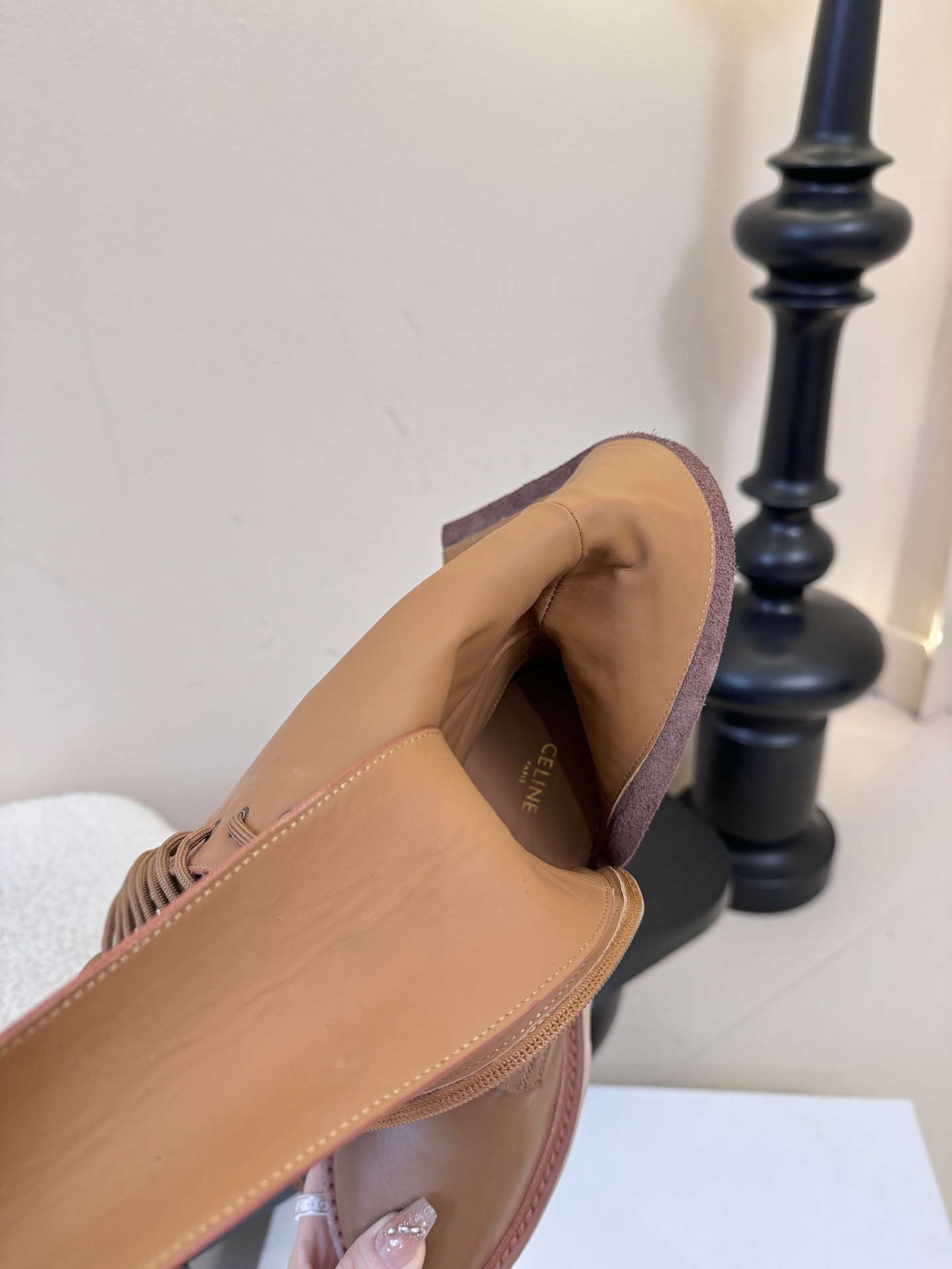 【CELINE·思琳】赛琳2025秋冬款BULKY BUCKLED系列拼色一脚蹬交叉搭扣长靴松紧带帆布短