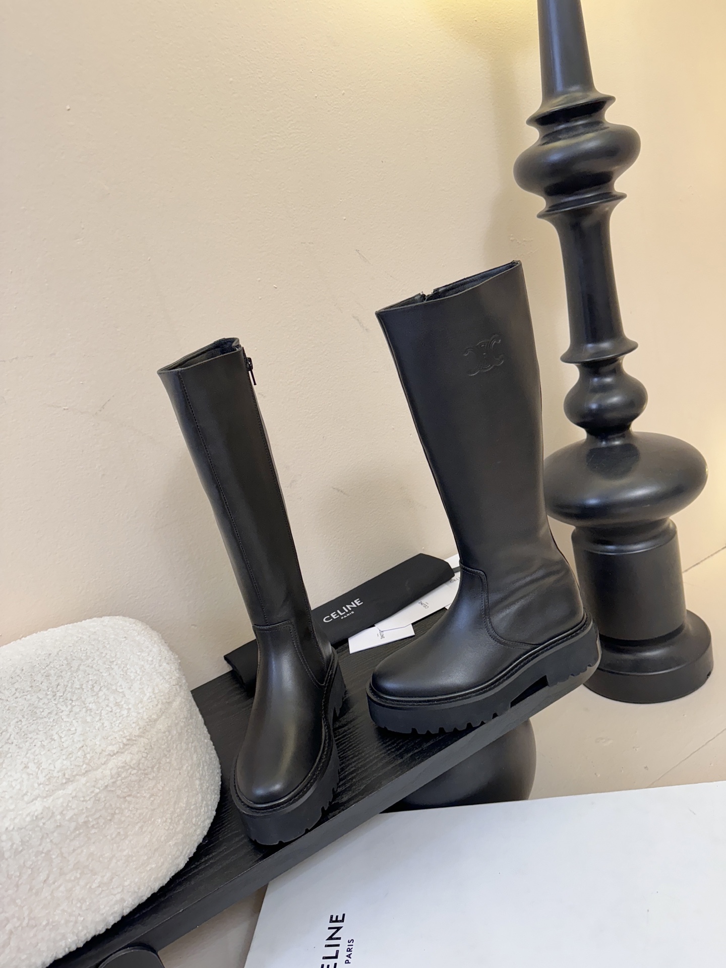 【CELINE·思琳】赛琳2025秋冬款BULKY BUCKLED系列拼色一脚蹬交叉搭扣长靴松紧带帆布短